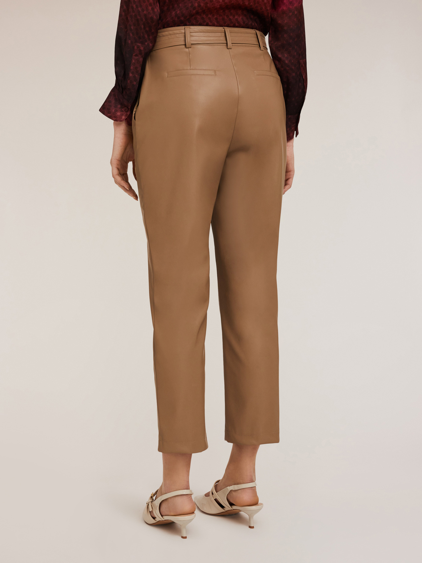 Pantaloni con cintura in tessuto spalmato image number 1