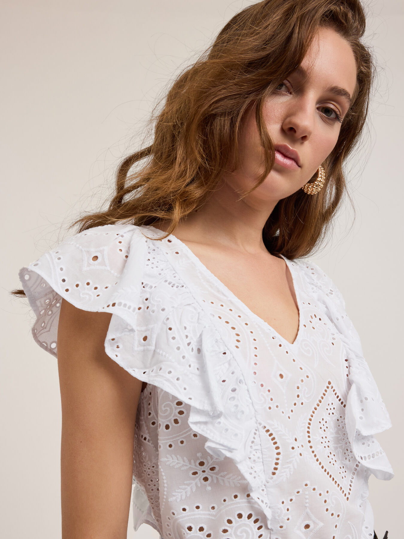 Blusa in sangallo con volant image number 2