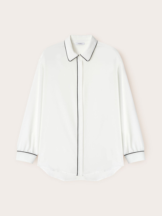 Camicia con piping e spacco posteriore