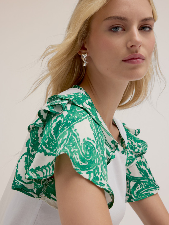 Camiseta con mangas y estampado paisley