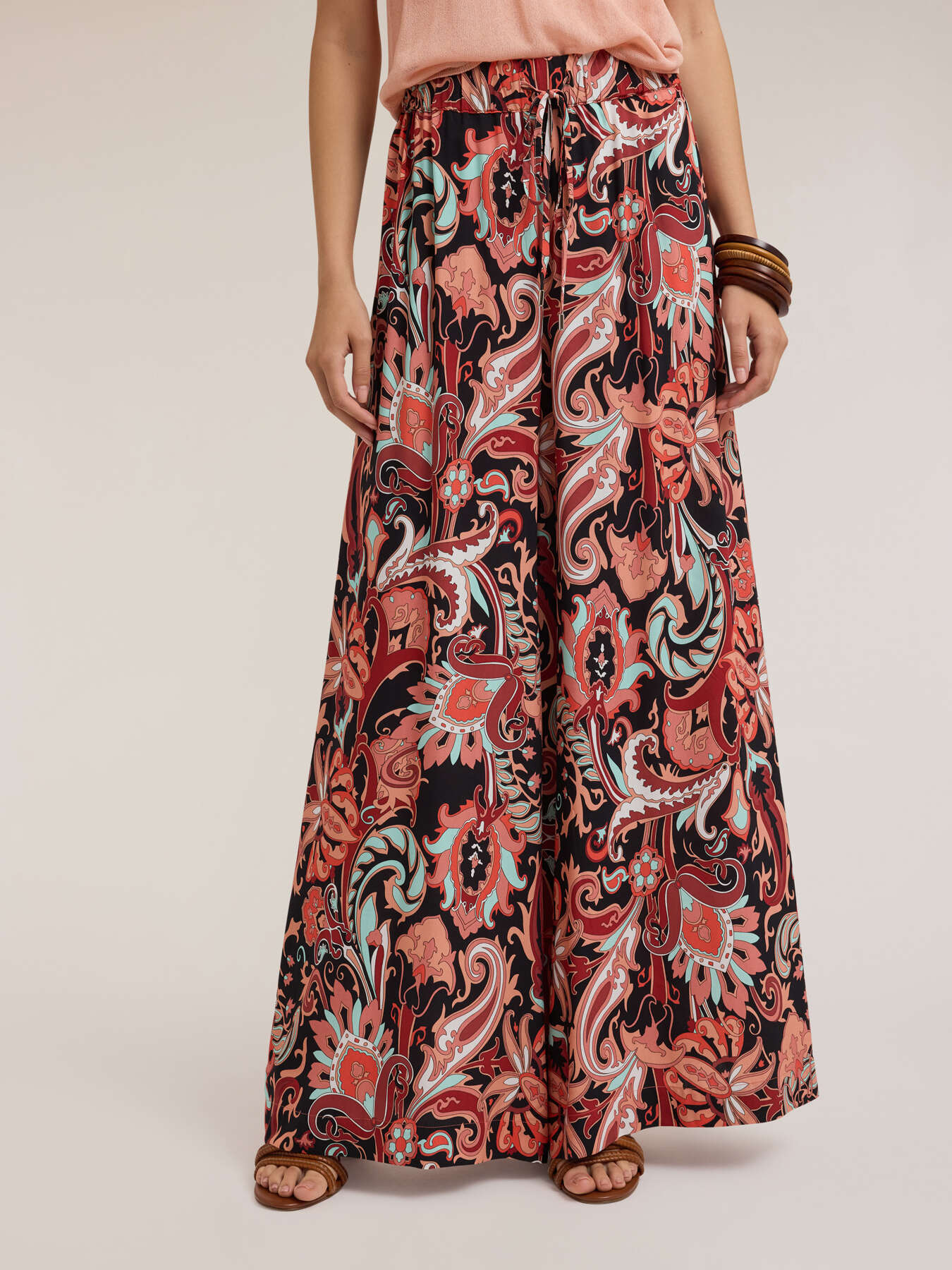 Flie&szlig;ende Palazzo-Hose mit ethnischem Muster image number 3