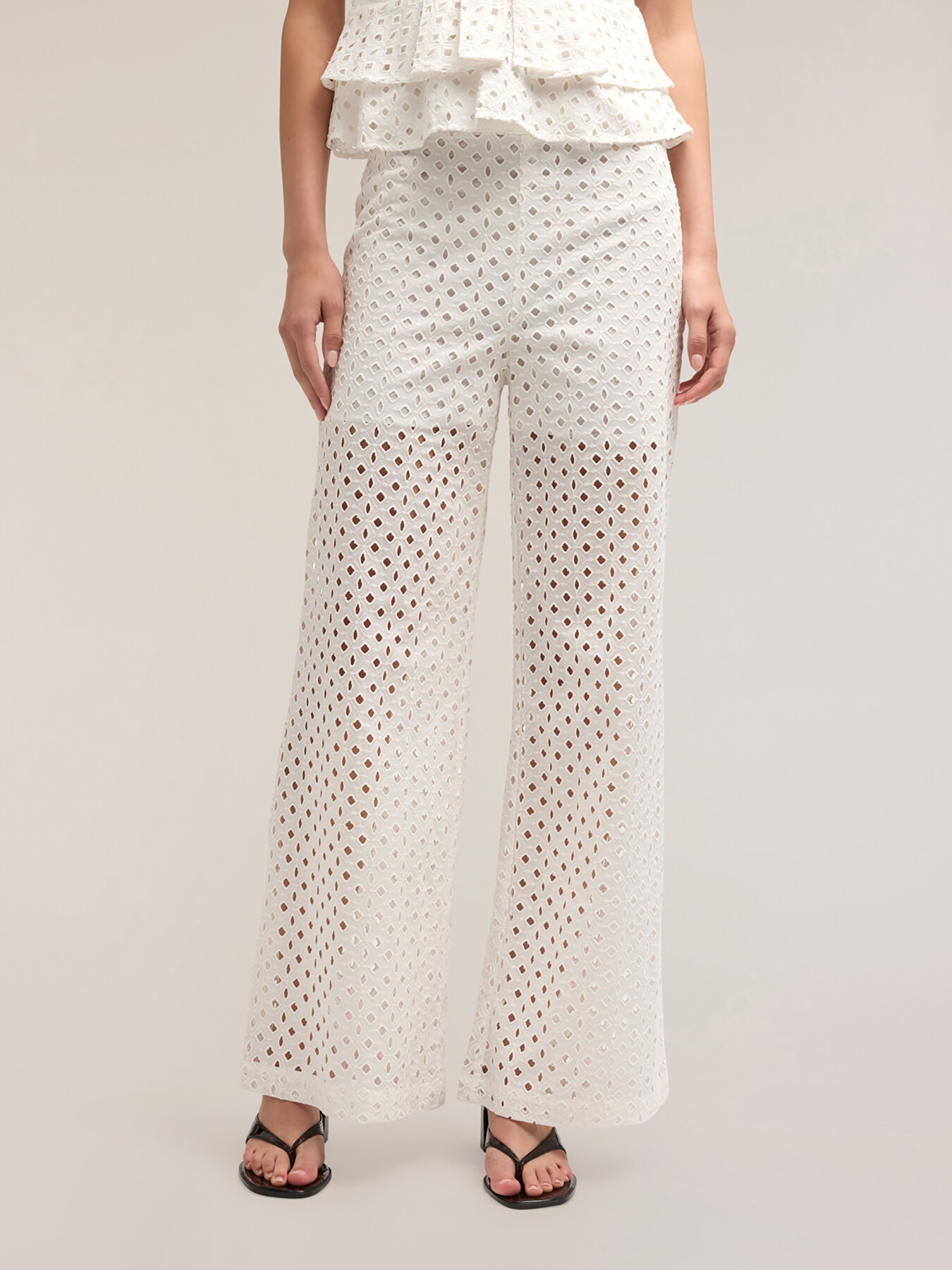 Pantalon large en broderie anglaise image number 2