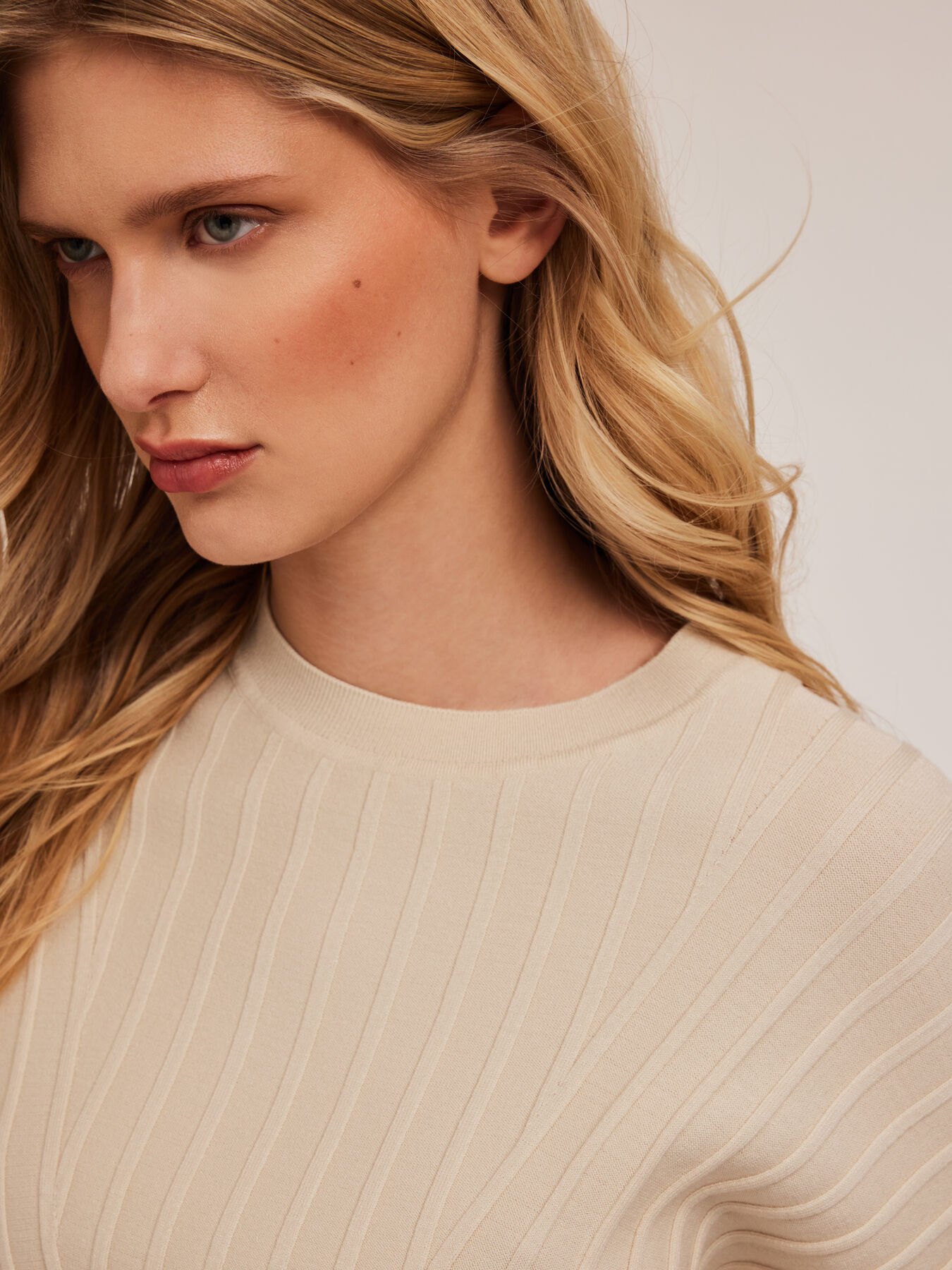 3D rib knit sweater with short sleeves image number 2