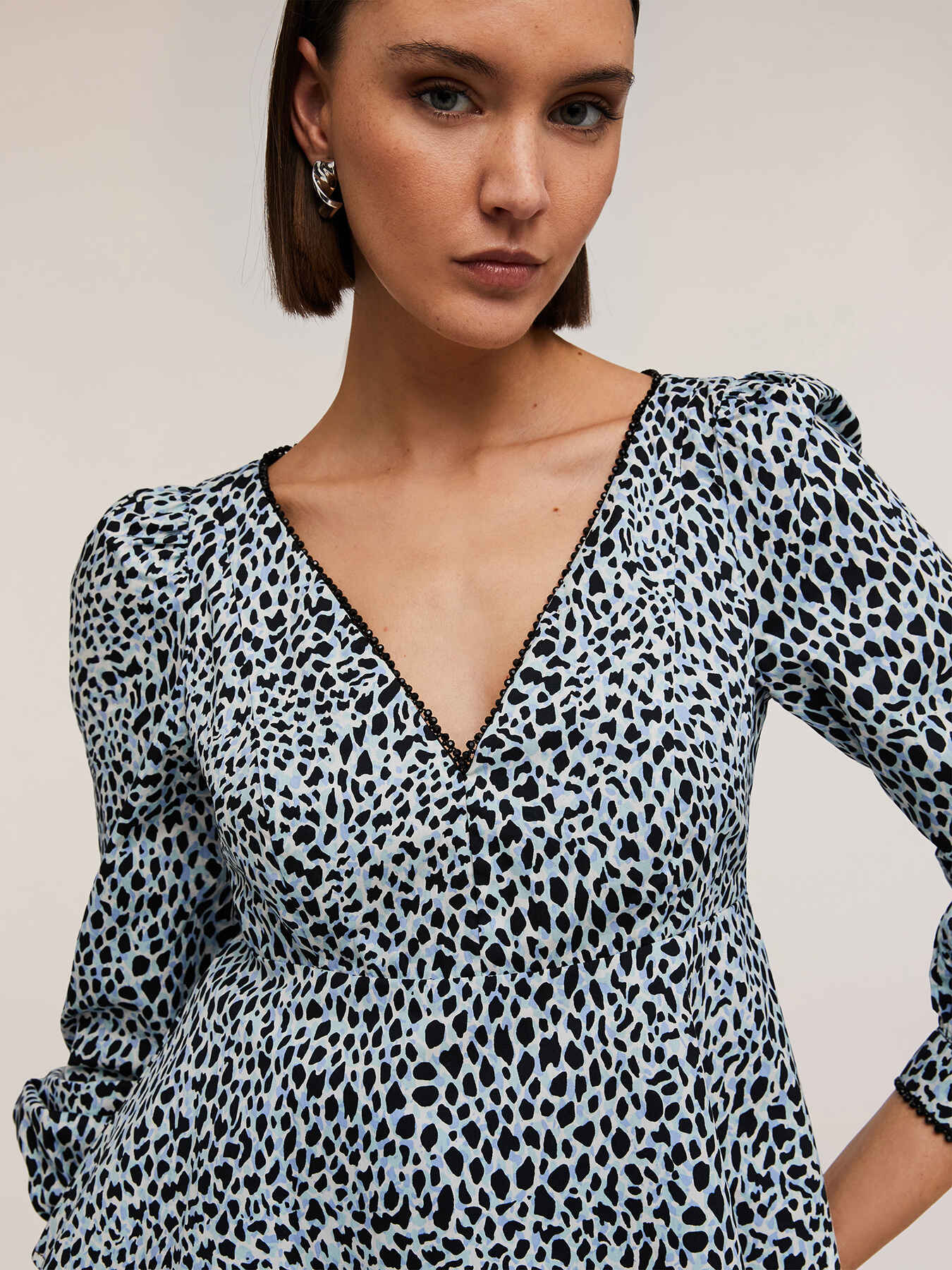 Top peplo maniche lunghe fantasia animalier image number 3