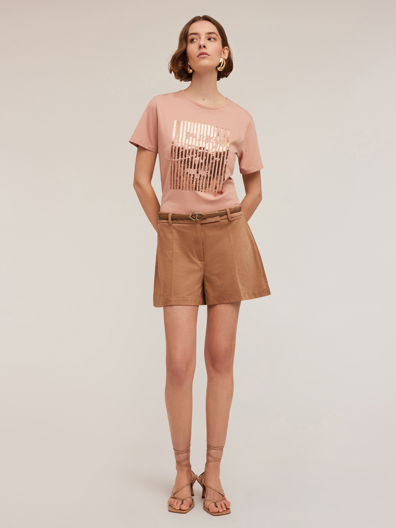 T-shirt con paillettes e scritta ricamata image number 2