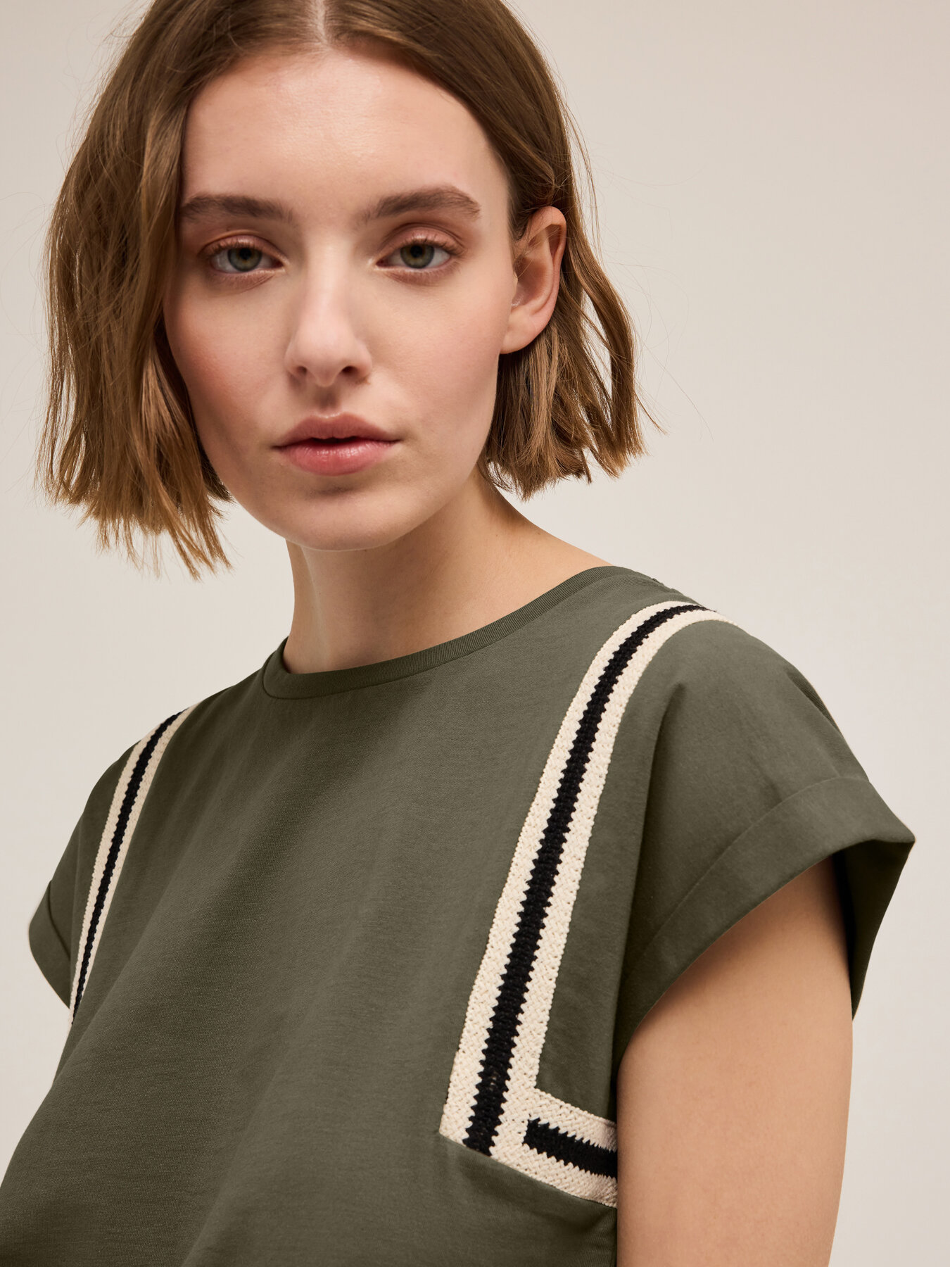 Camiseta con pasamaner&iacute;a de crochet image number 3