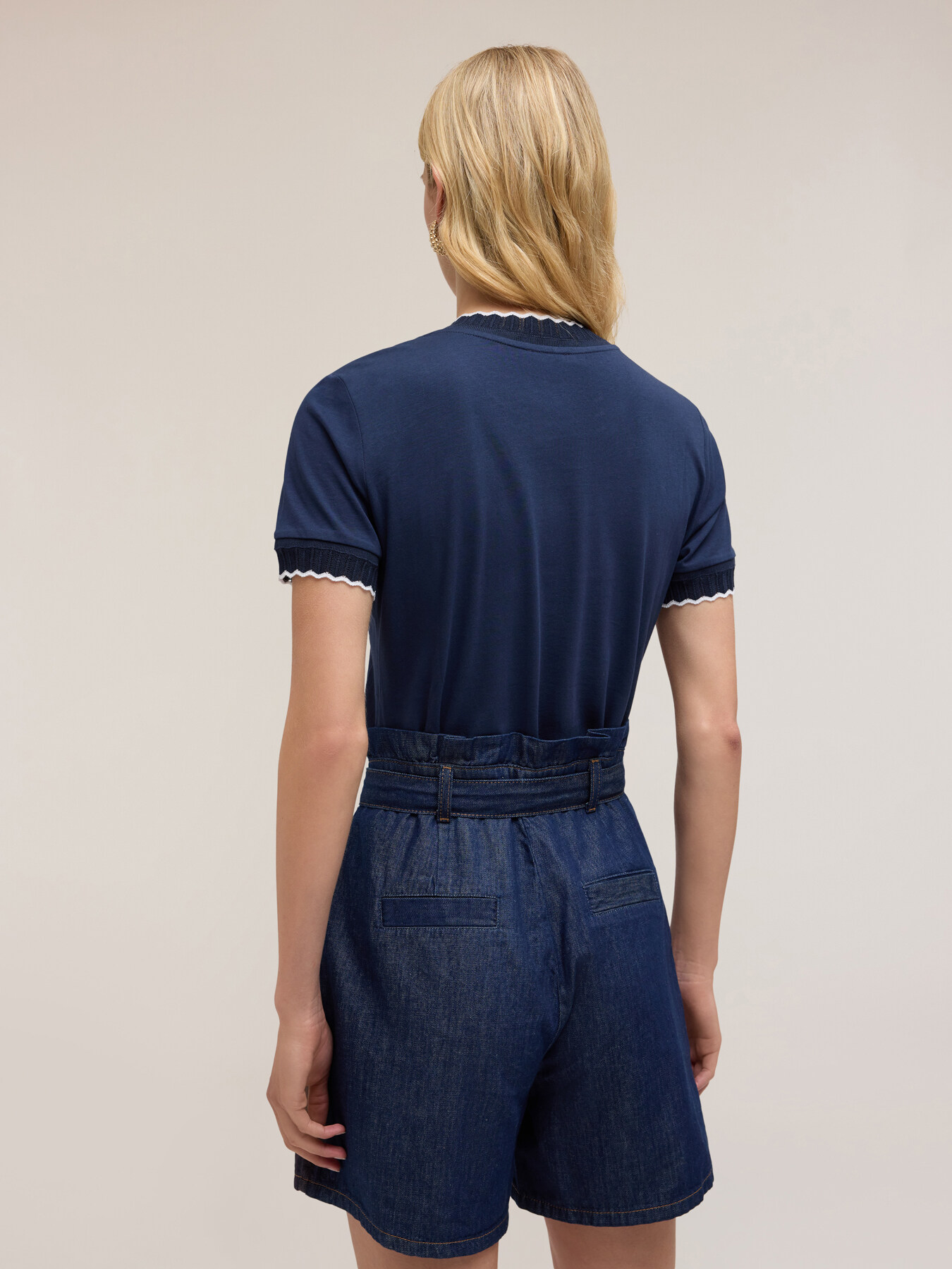 T-shirt con bordi in maglia image number 1