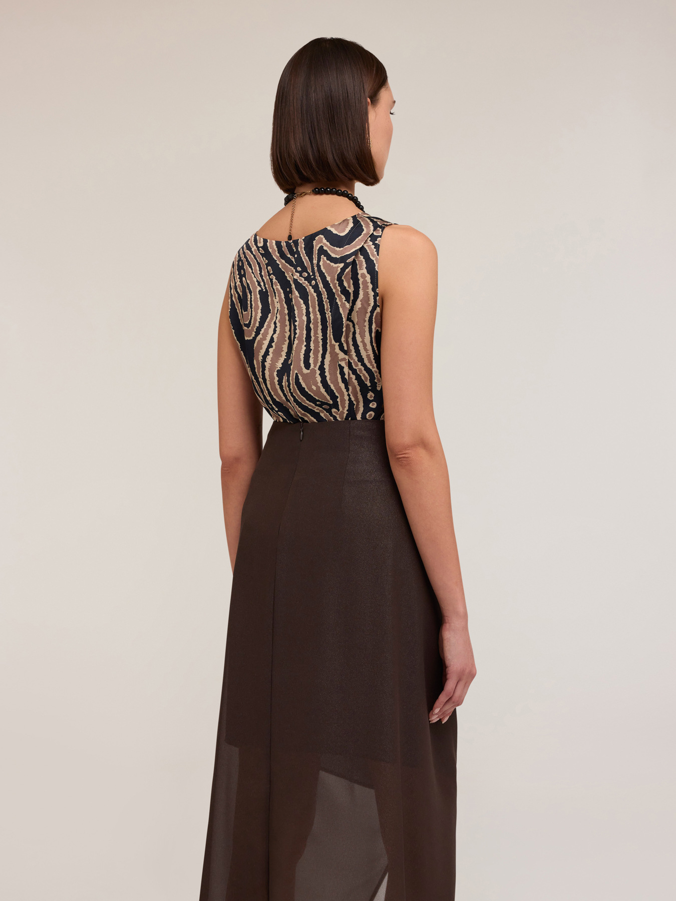 Top fluido stampato con spacco posteriore image number 1