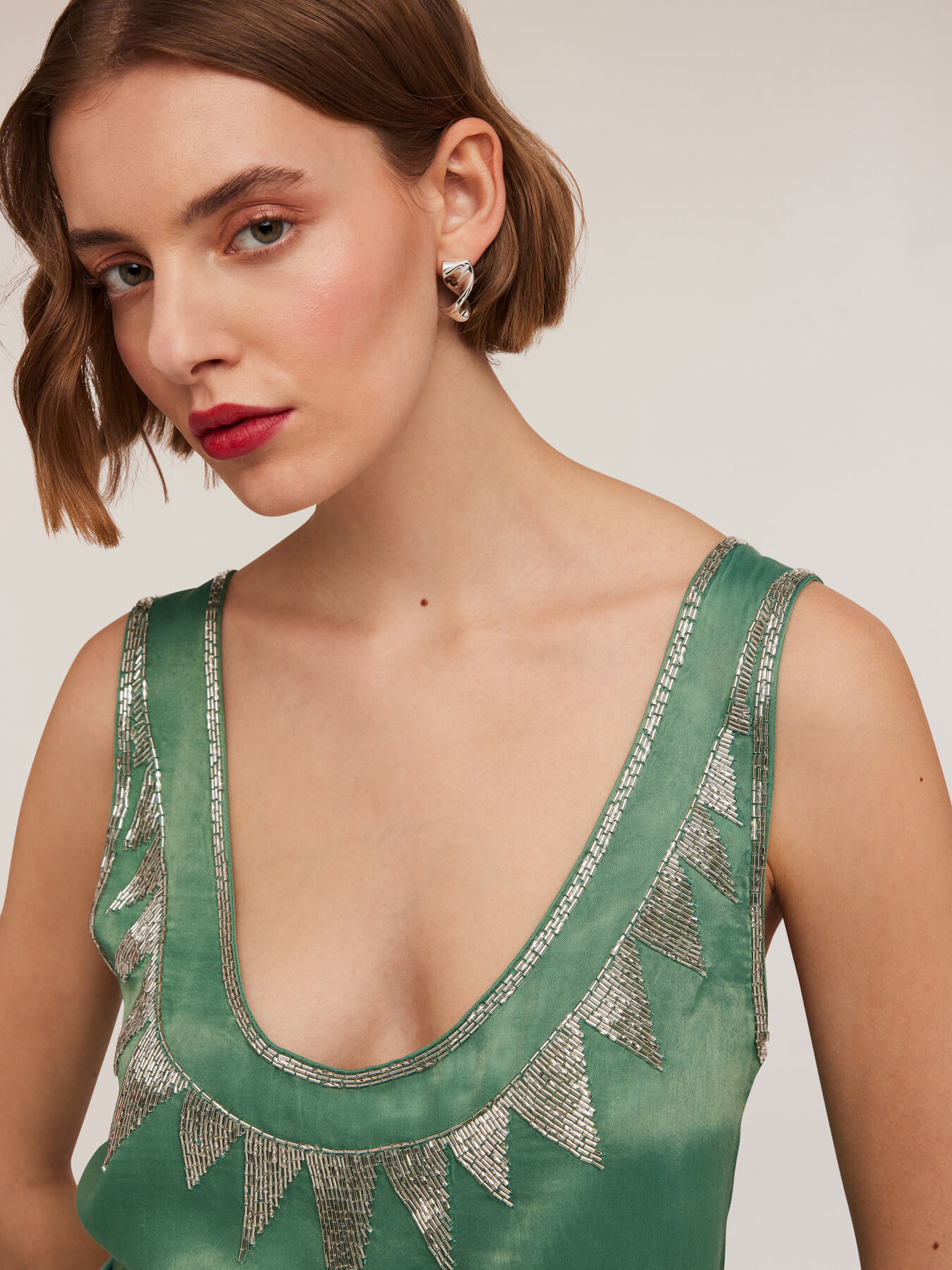 Top ricamato in raso di viscosa image number 3