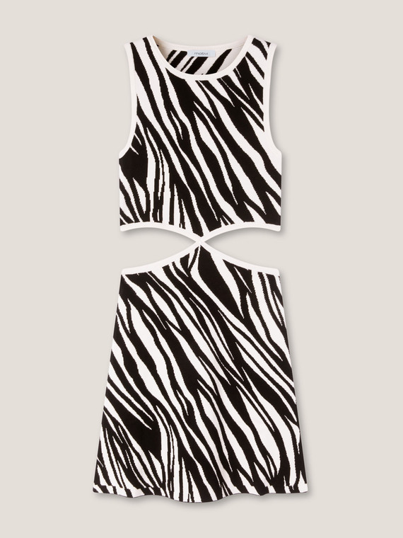 Robe courte en maille jacquard &agrave; imprim&eacute; z&eacute;br&eacute;