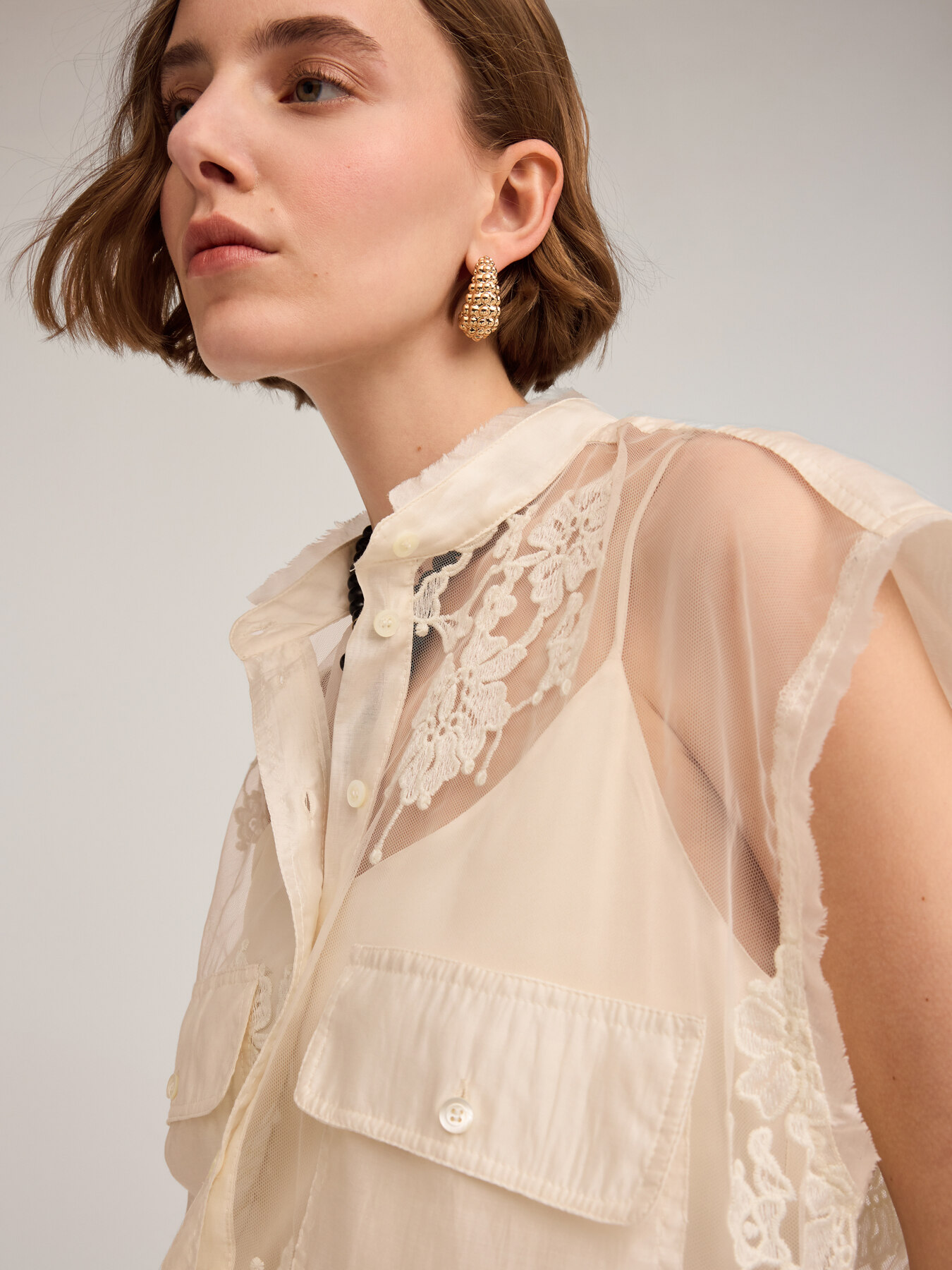 Camisa sin mangas de encaje image number 2