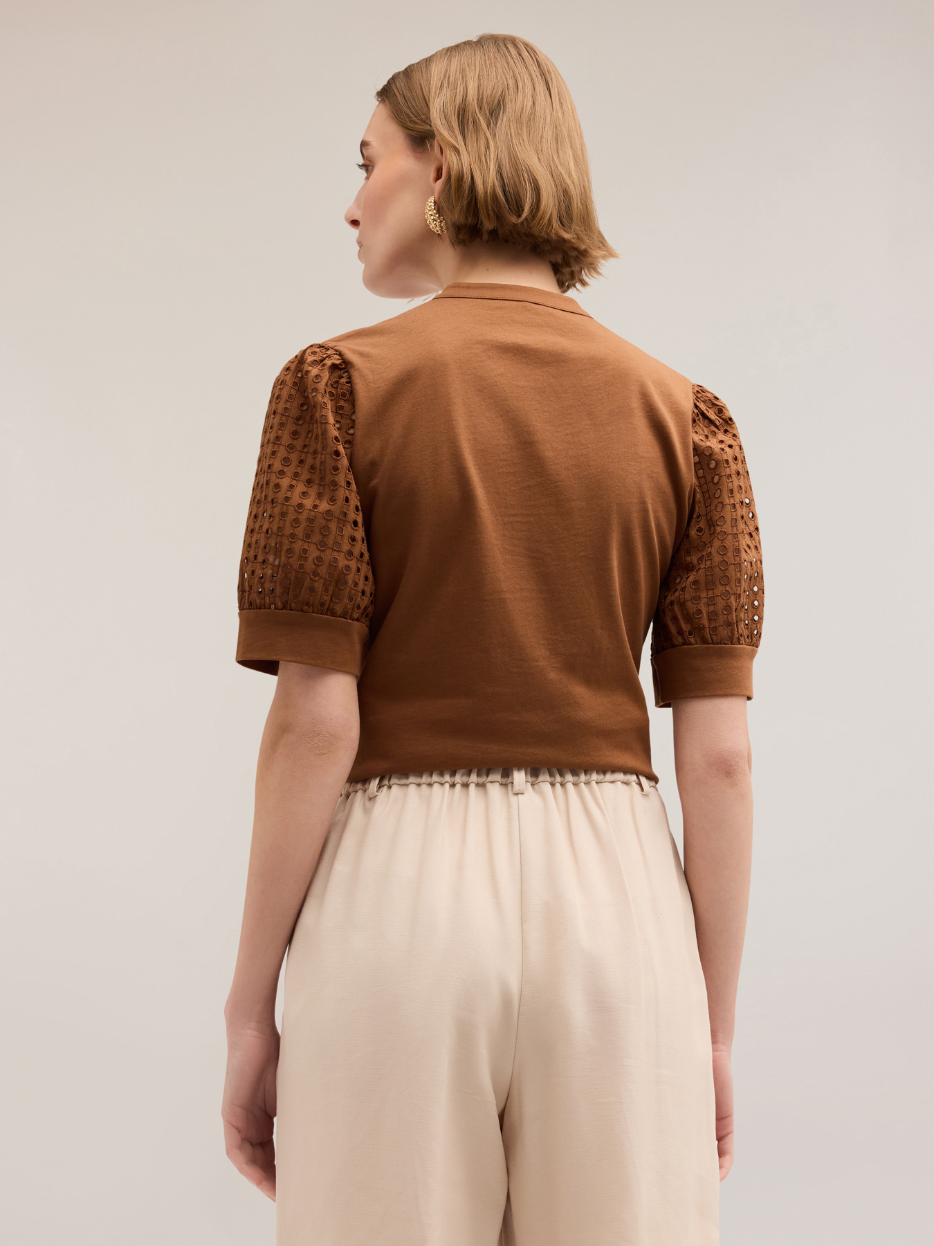 Camiseta tipo seraf&iacute;n con mangas de sankt Gallen image number 1