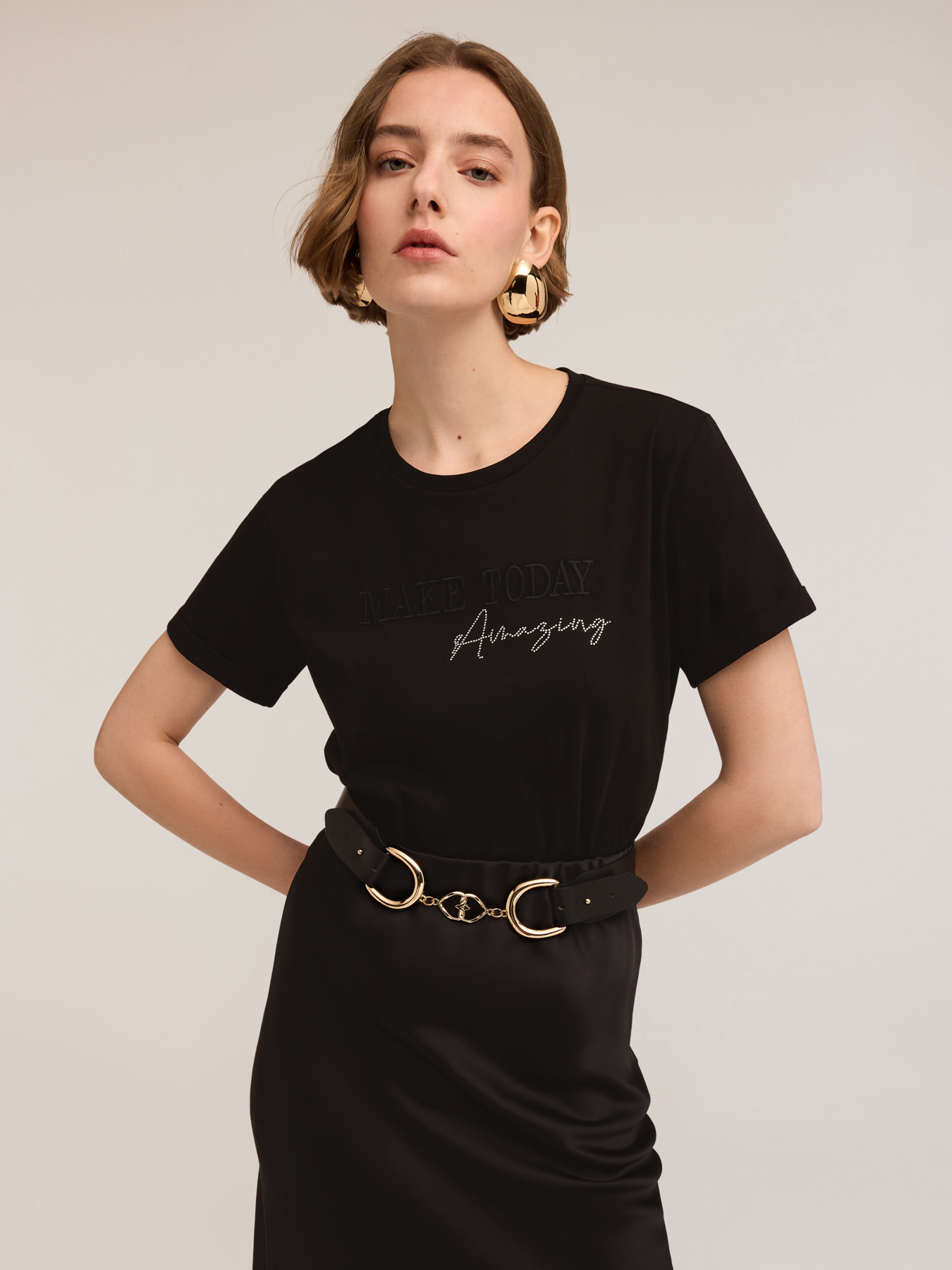 Camiseta boxy con texto bordado image number 0