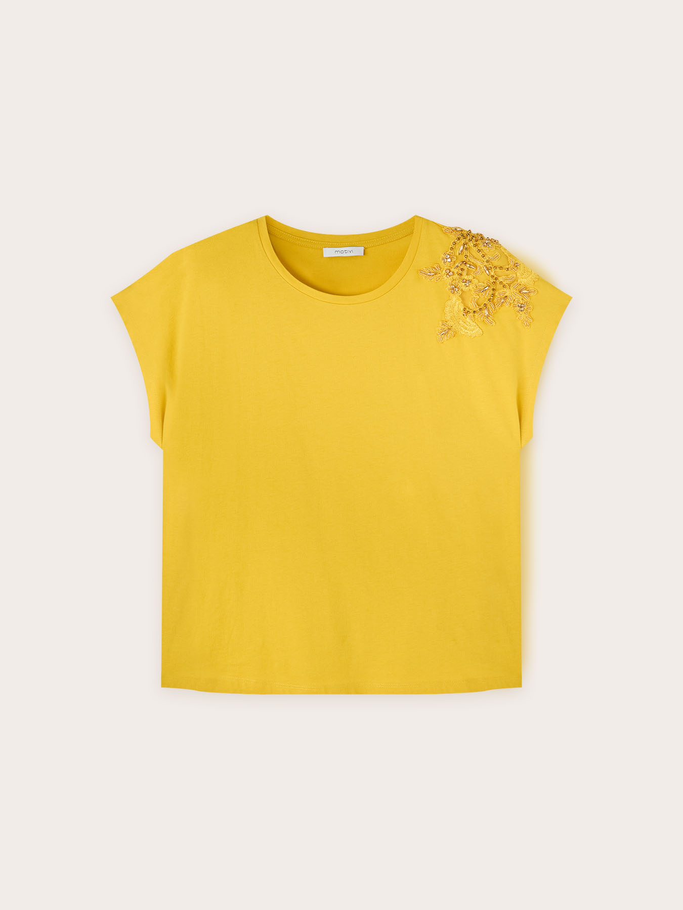 Camiseta con parche bordado image number 4