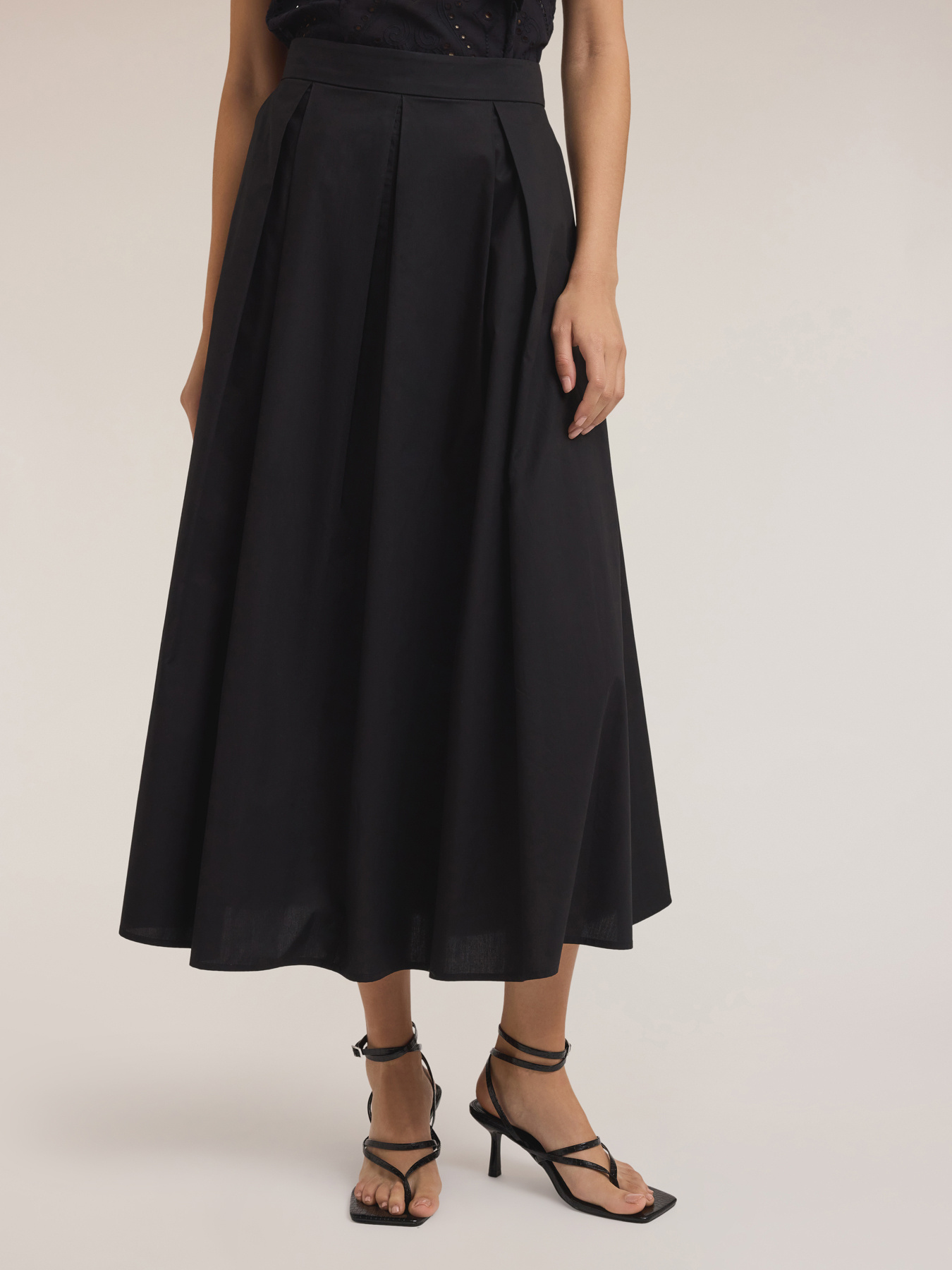 Falda midi con pliegues plisados image number 2