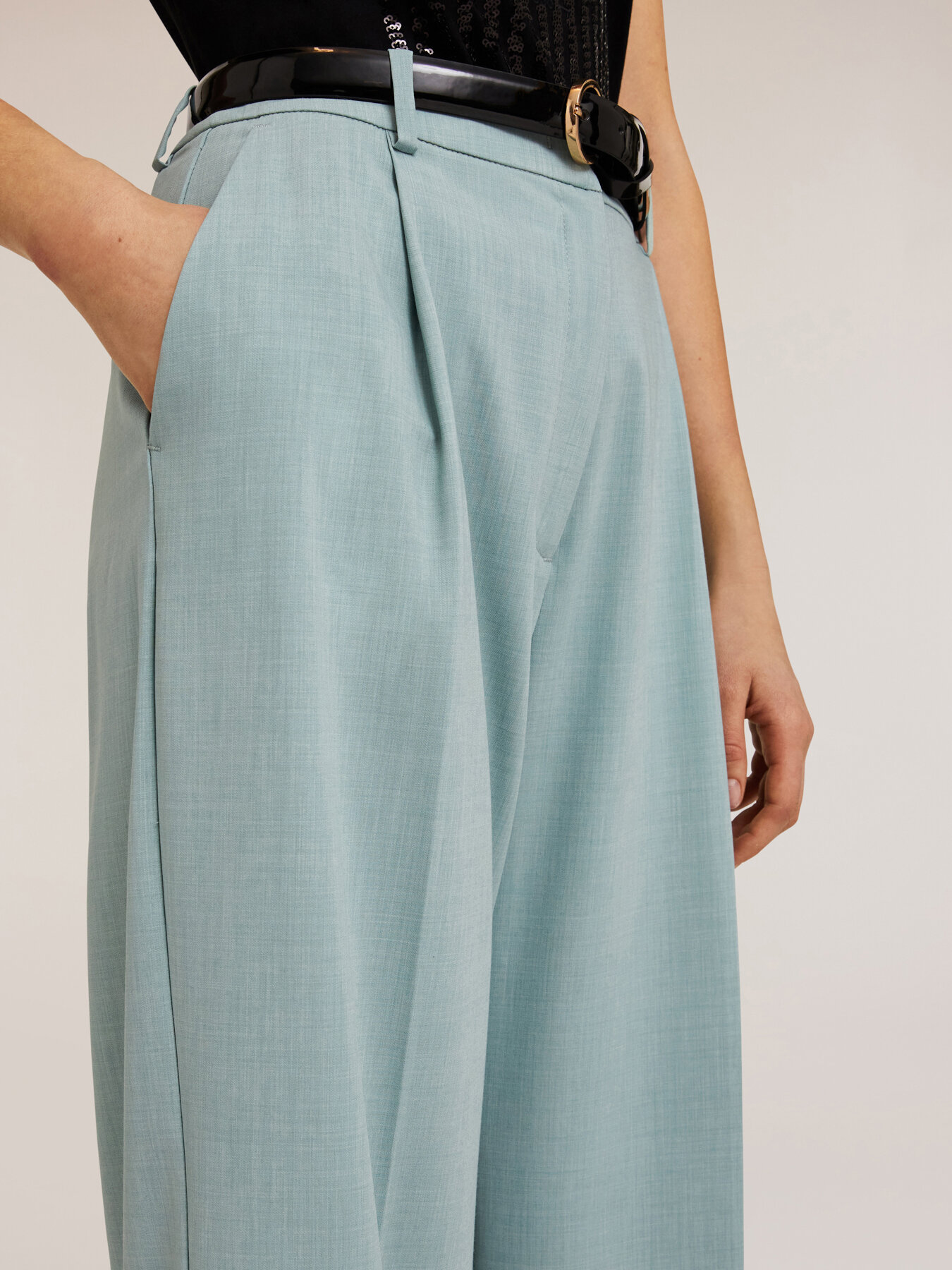 Palazzo trousers with pleats image number 3