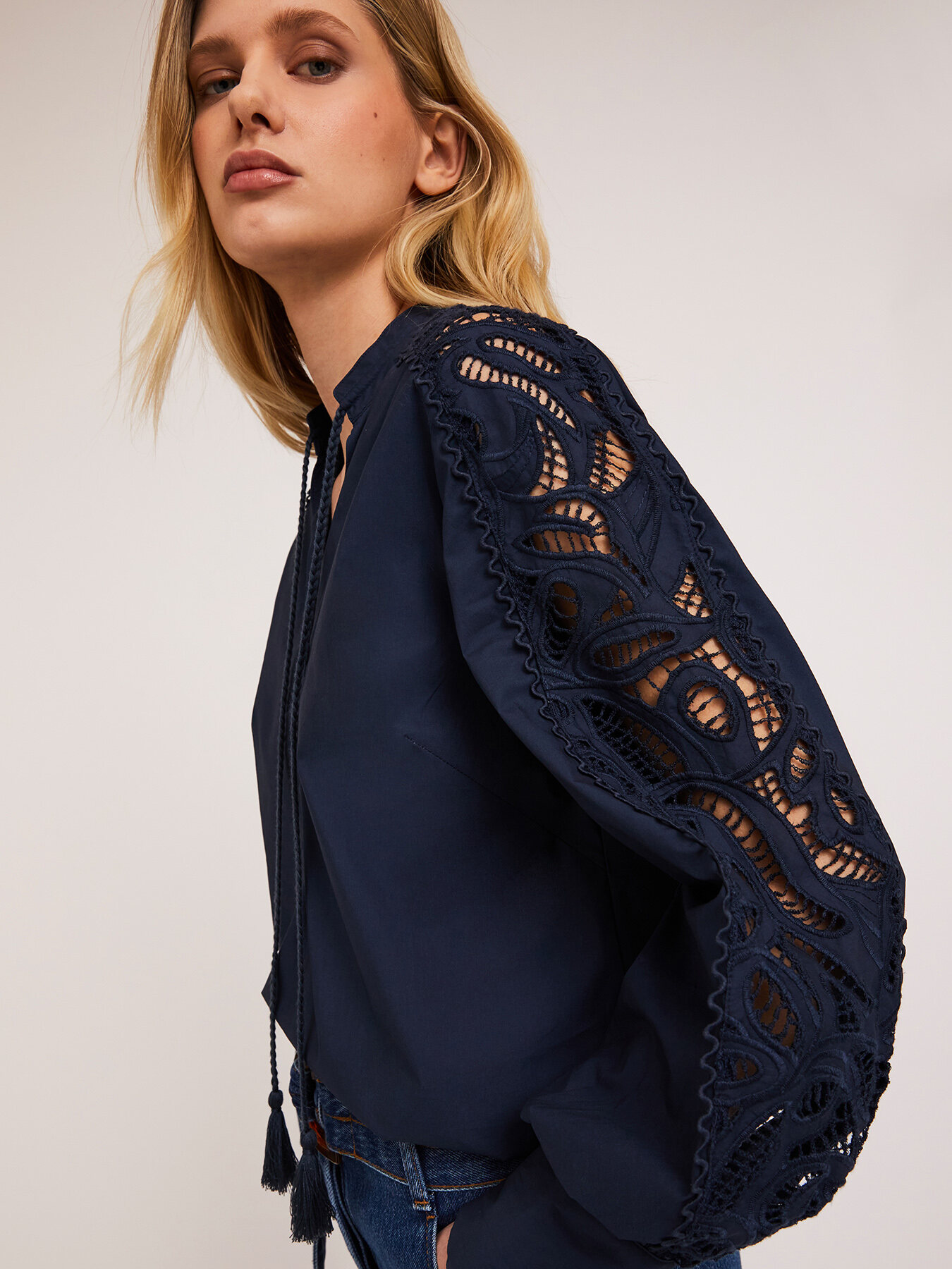 Poplin blouse with embroidered sleeves image number 3