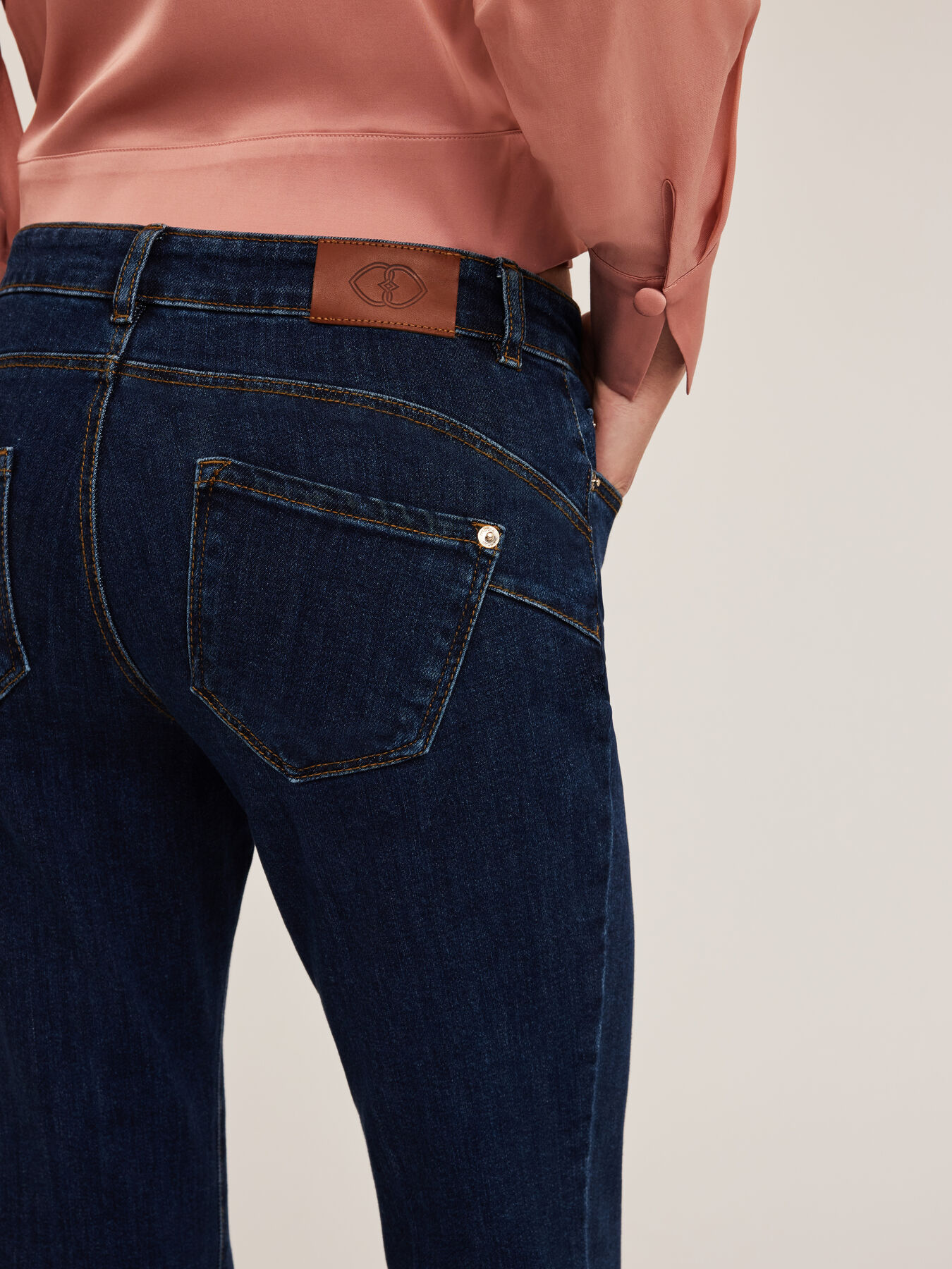 Jeans flare push-up Elle image number 3