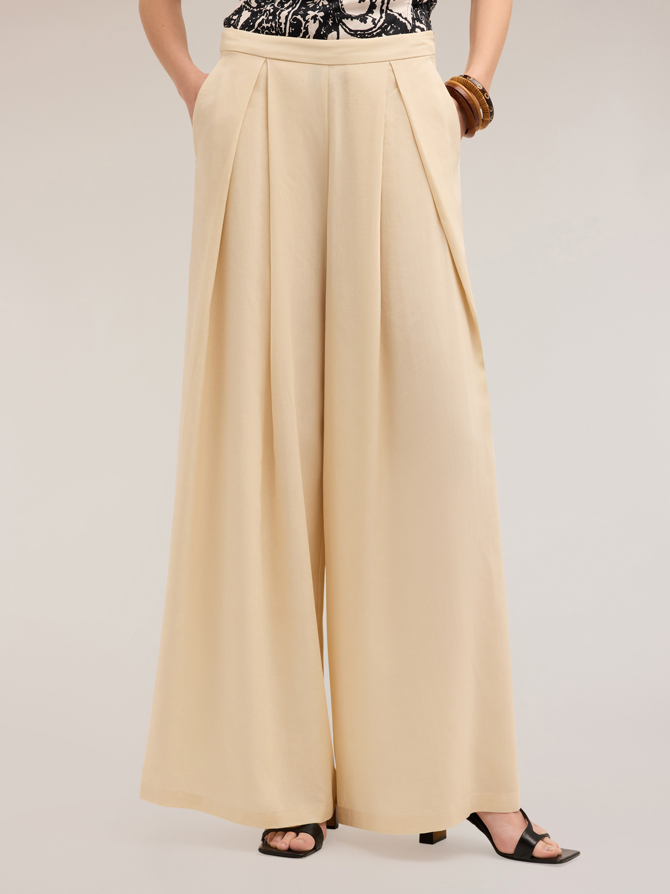 Pantalones con pliegues planos en mezcla de lino image number 0