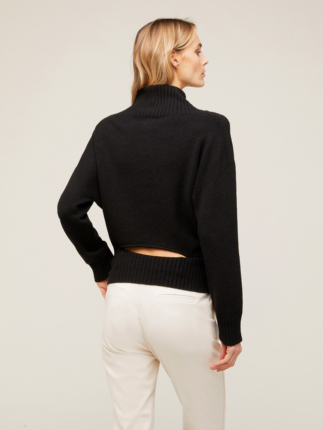 Oversize-Pullover mit Cut-Out hinten image number 1