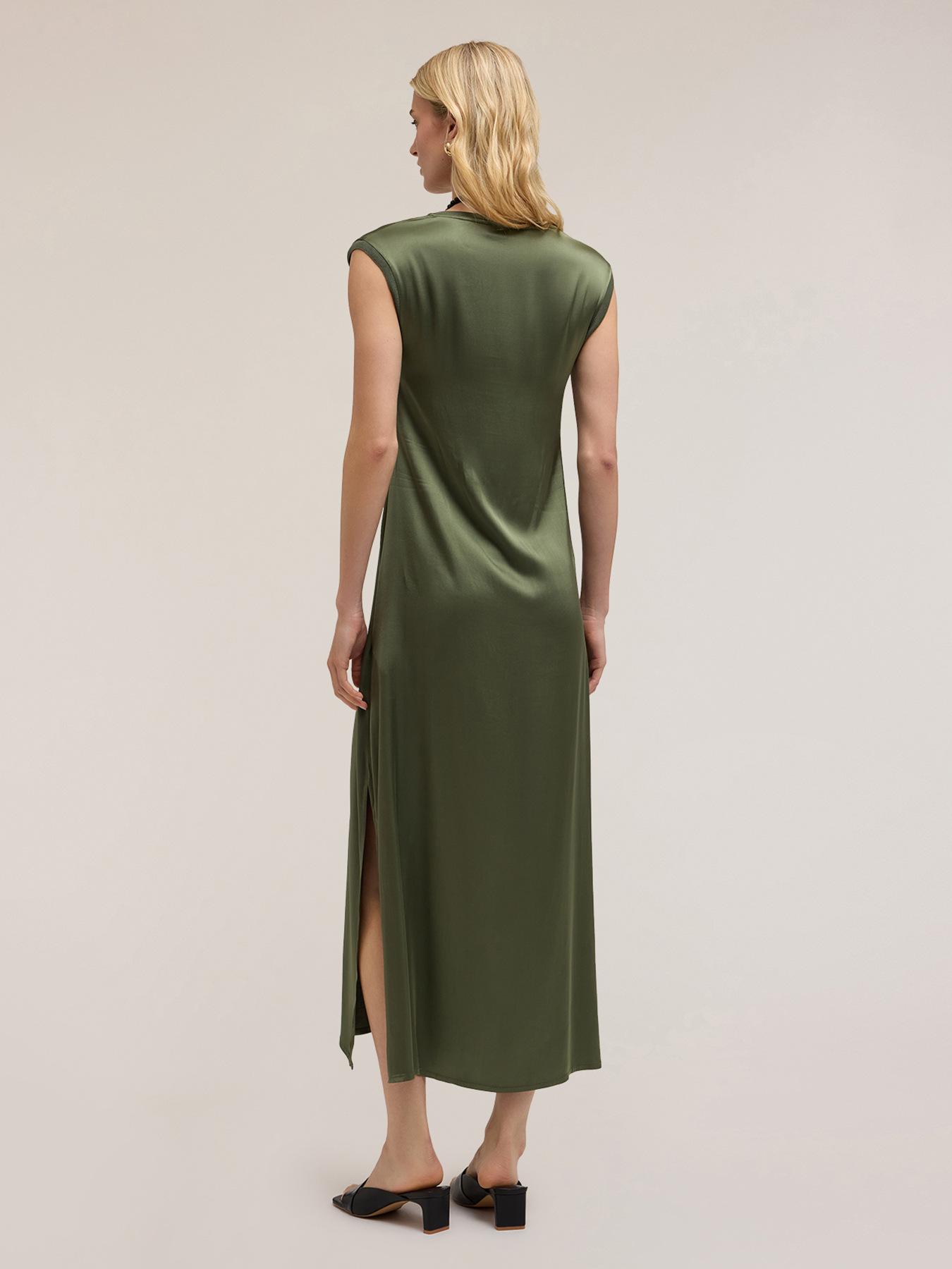 Vestido largo de sat&eacute;n image number 1