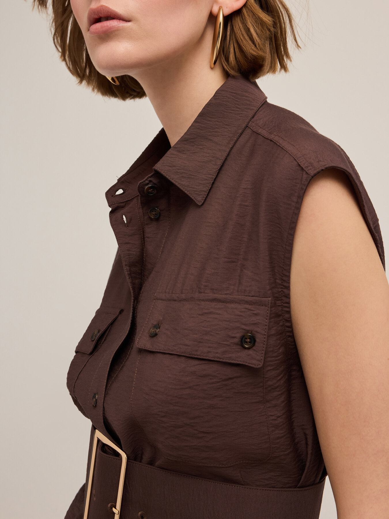 Sleeveless shirt with belt image number 3