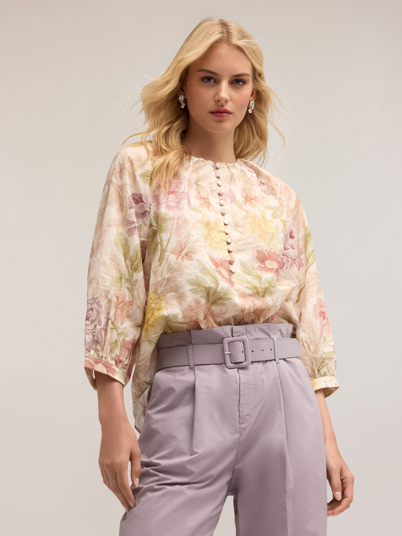 Oversize-Bluse aus Baumwollmusselin mit Blumenmuster image number 2