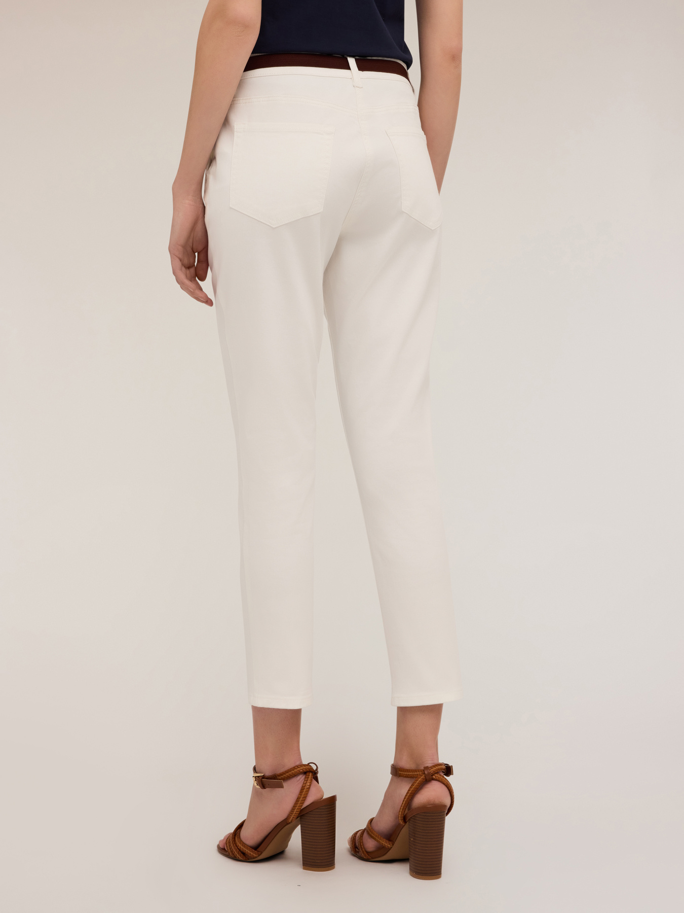 Pantaloni regular con bottoni metallici image number 1