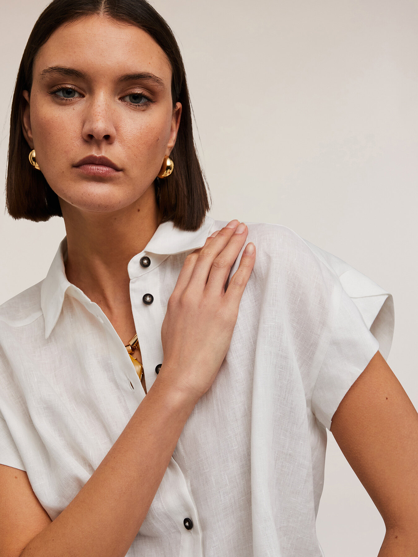 Short-sleeved linen shirt image number 3