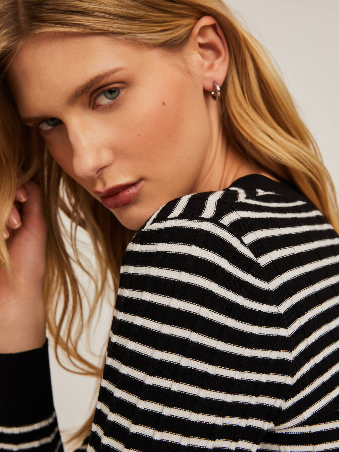 Cardigan a coste tridimensionali image number 2