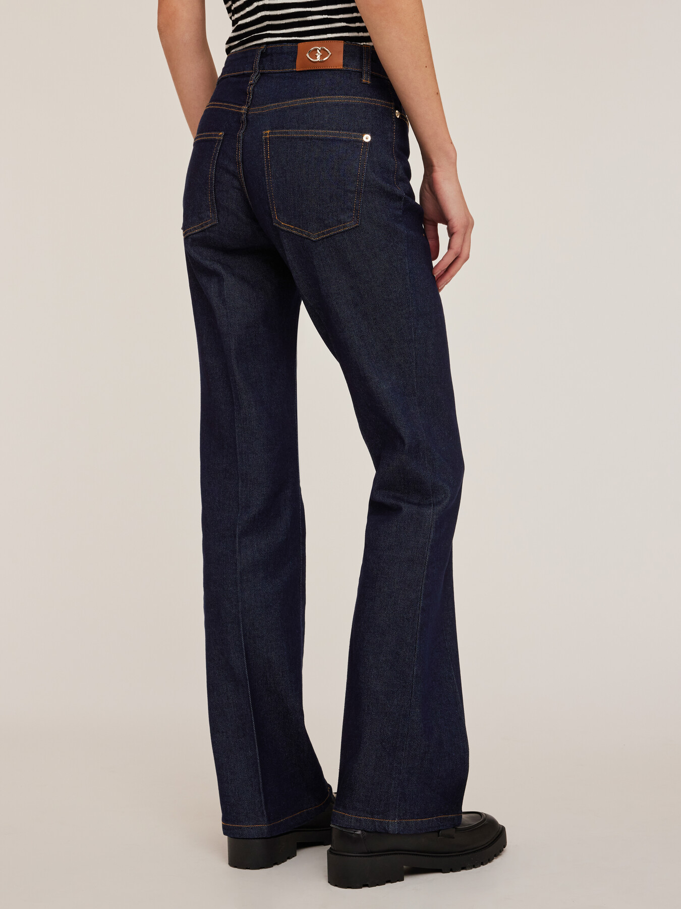 Arizona bootleg jeans image number 1