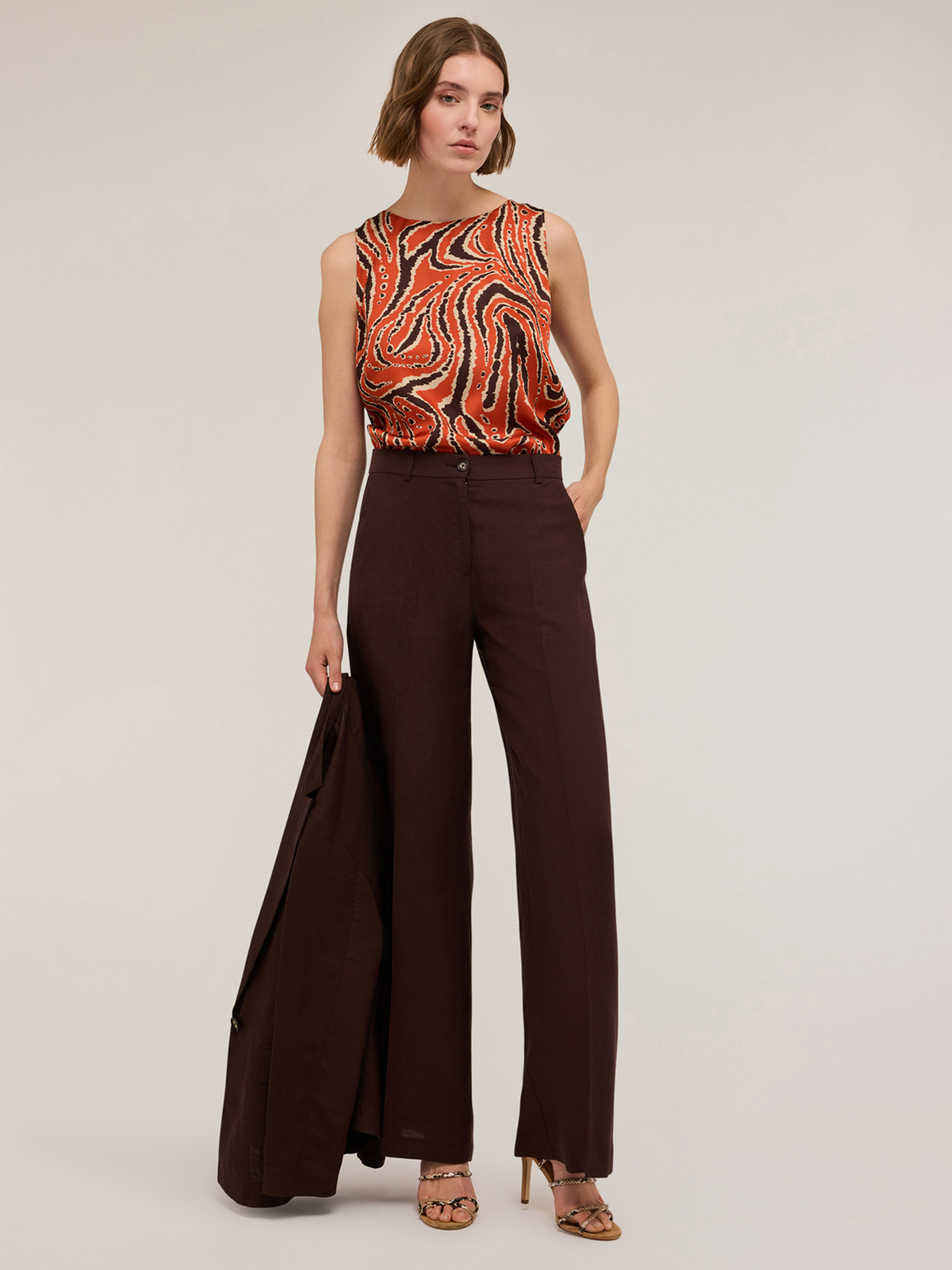 Top fluido stampato con spacco posteriore image number 0