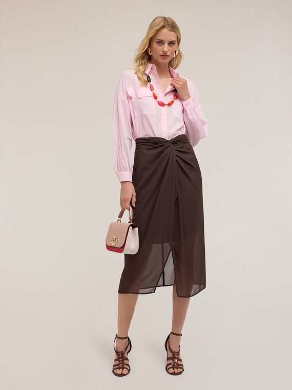 Camisa amplia con bolsillos