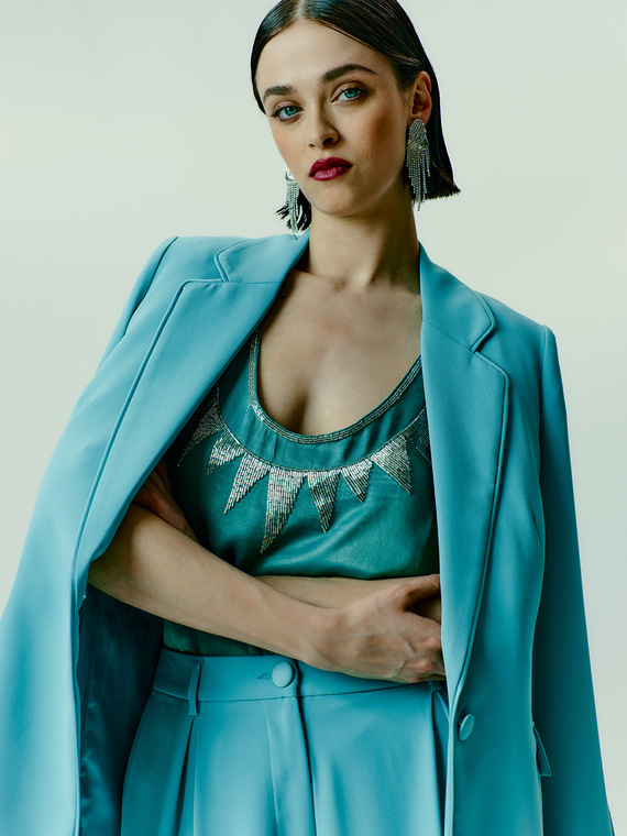 Besticktes Top aus Viskosesatin