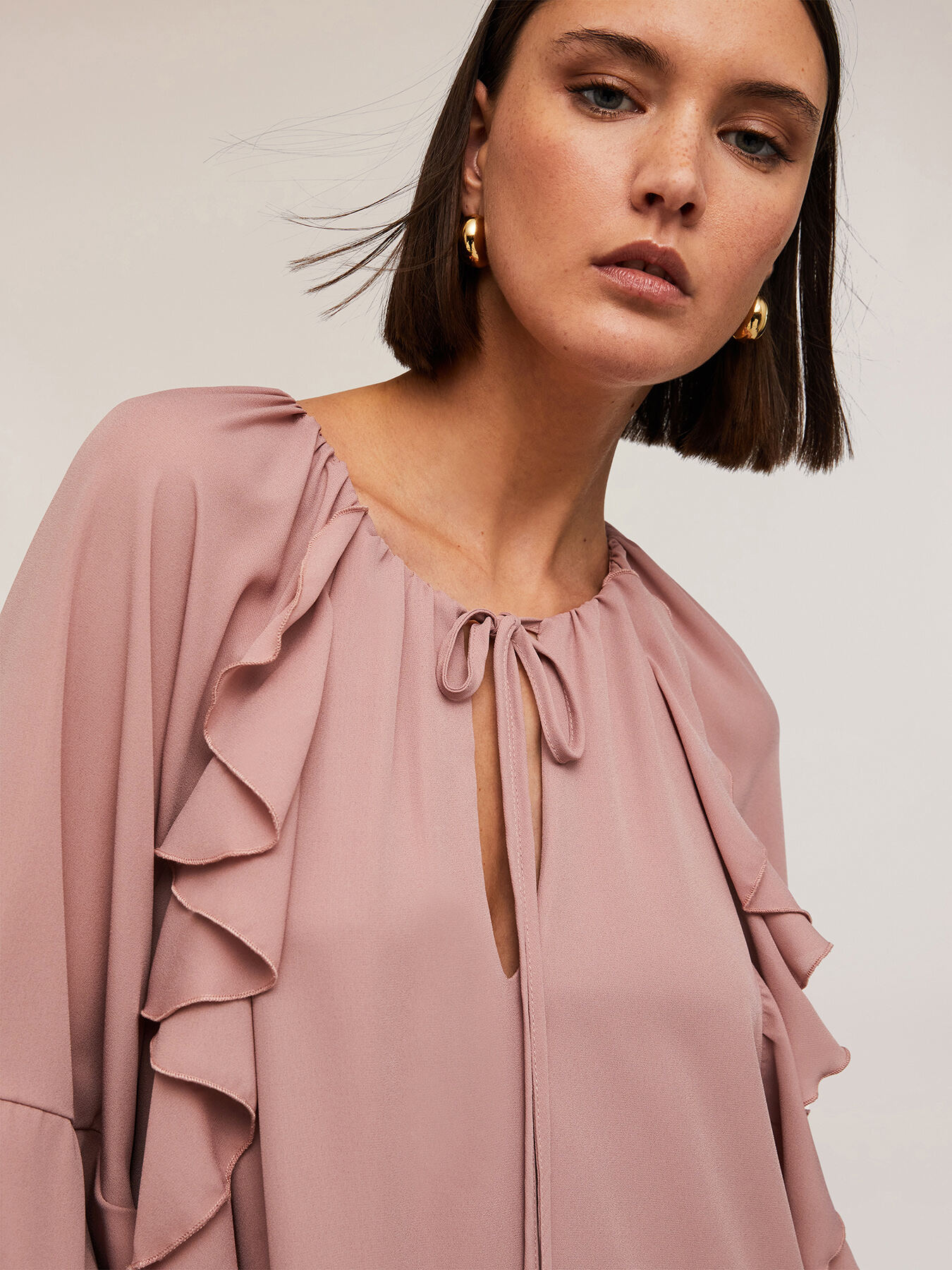 Short dress with ruffles image number 3