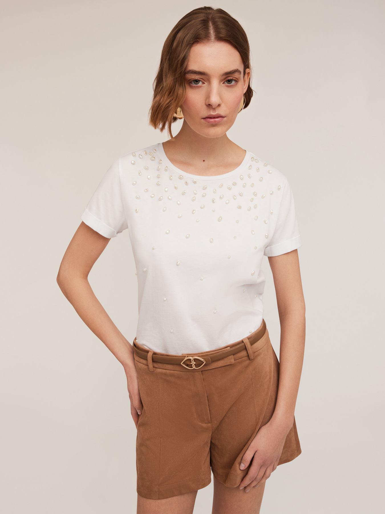 Camiseta con perlas bordadas image number 0