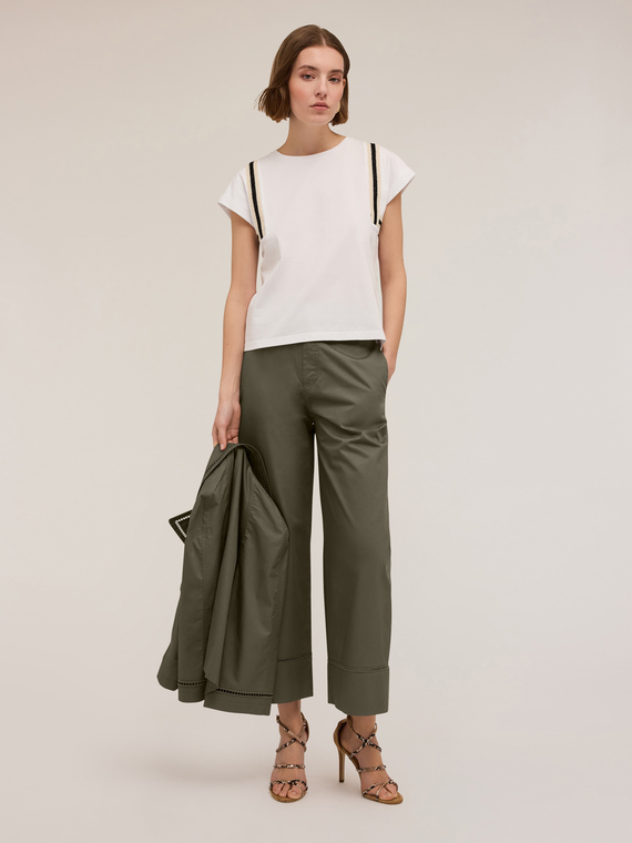 Camiseta con pasamaner&iacute;a de crochet