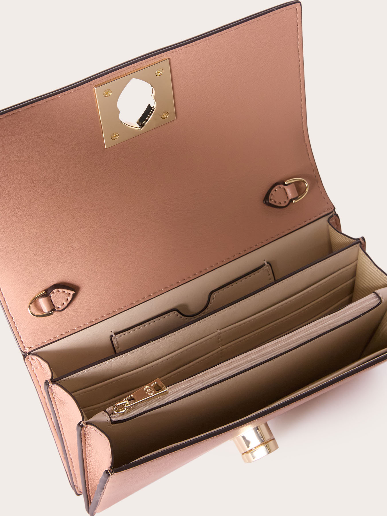 Wallet Bag aus glitzerbeschichtetem Stoff image number 4