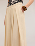 Pantalones con pliegues planos en mezcla de lino image number 3