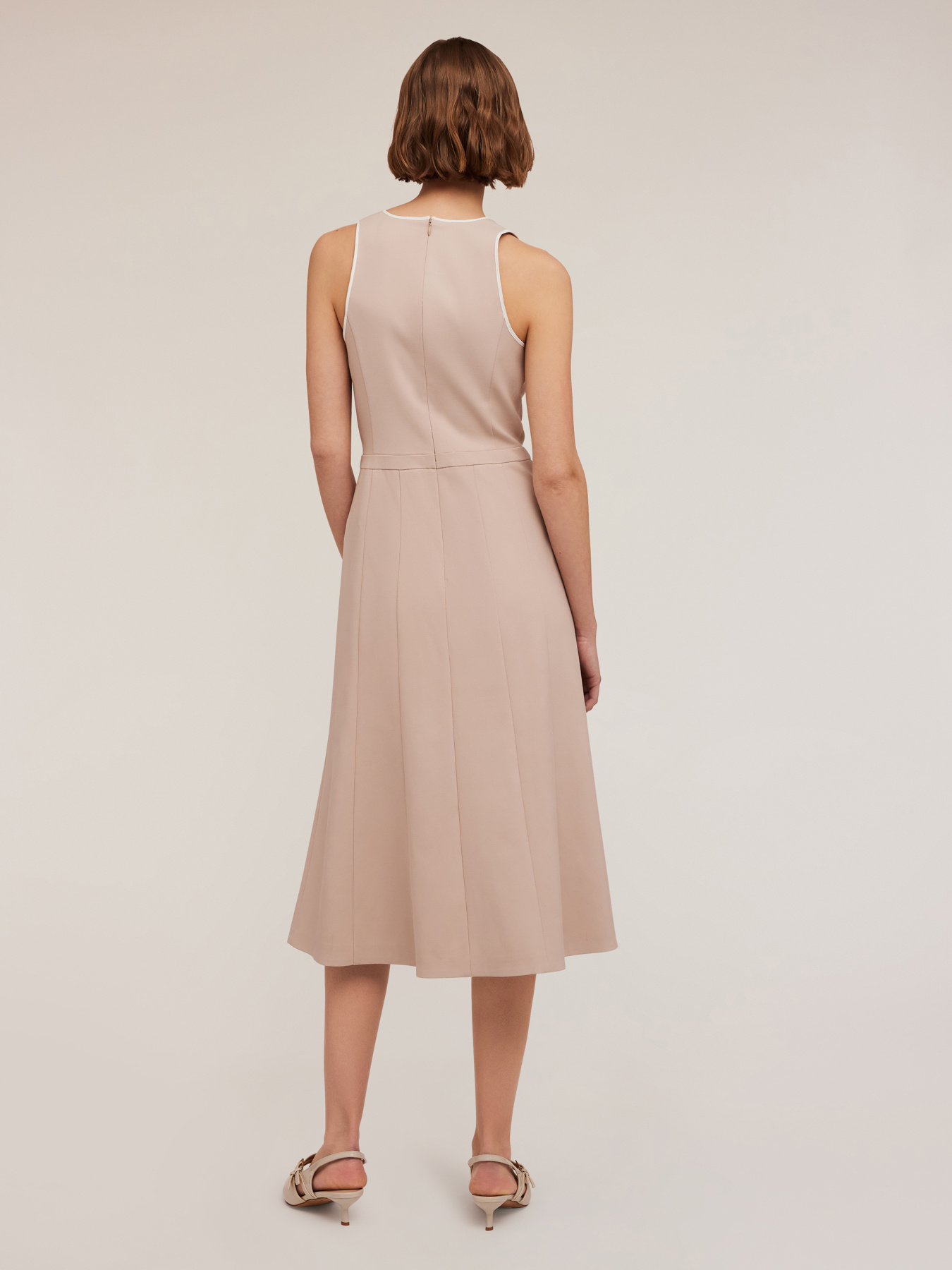 Robe &eacute;vas&eacute;e avec insert image number 2