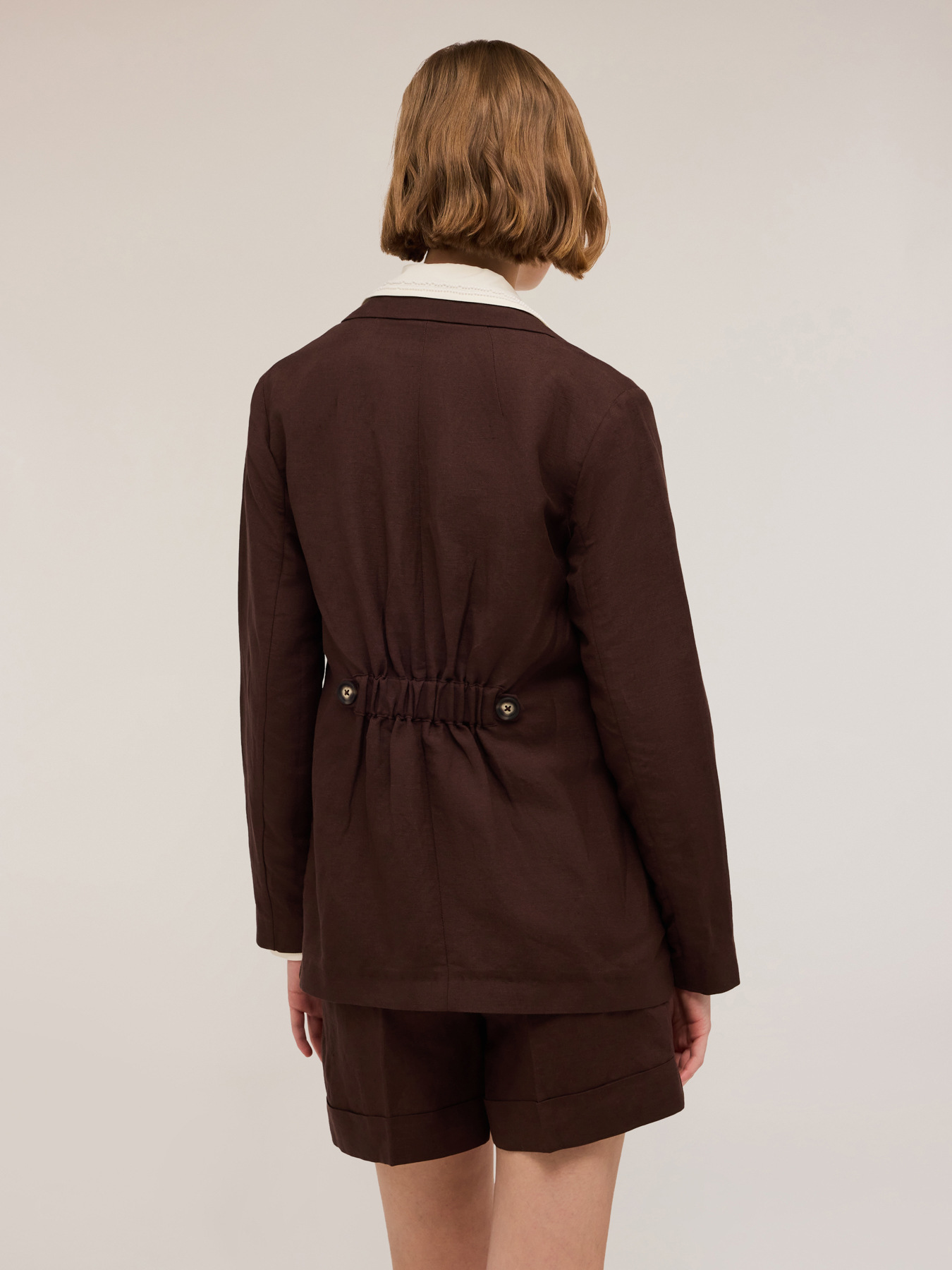 Blazer de botonadura simple con martingala image number 1