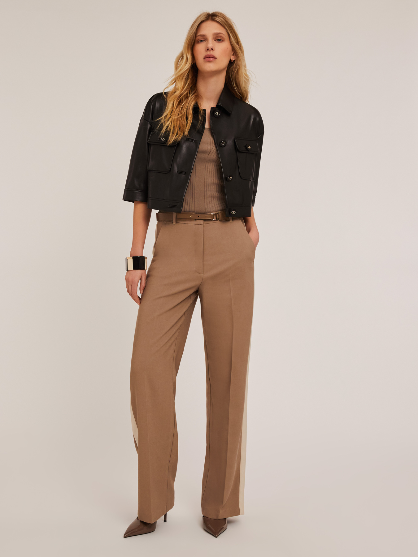 Giacca cropped con colletto in tessuto spalmato image number 3