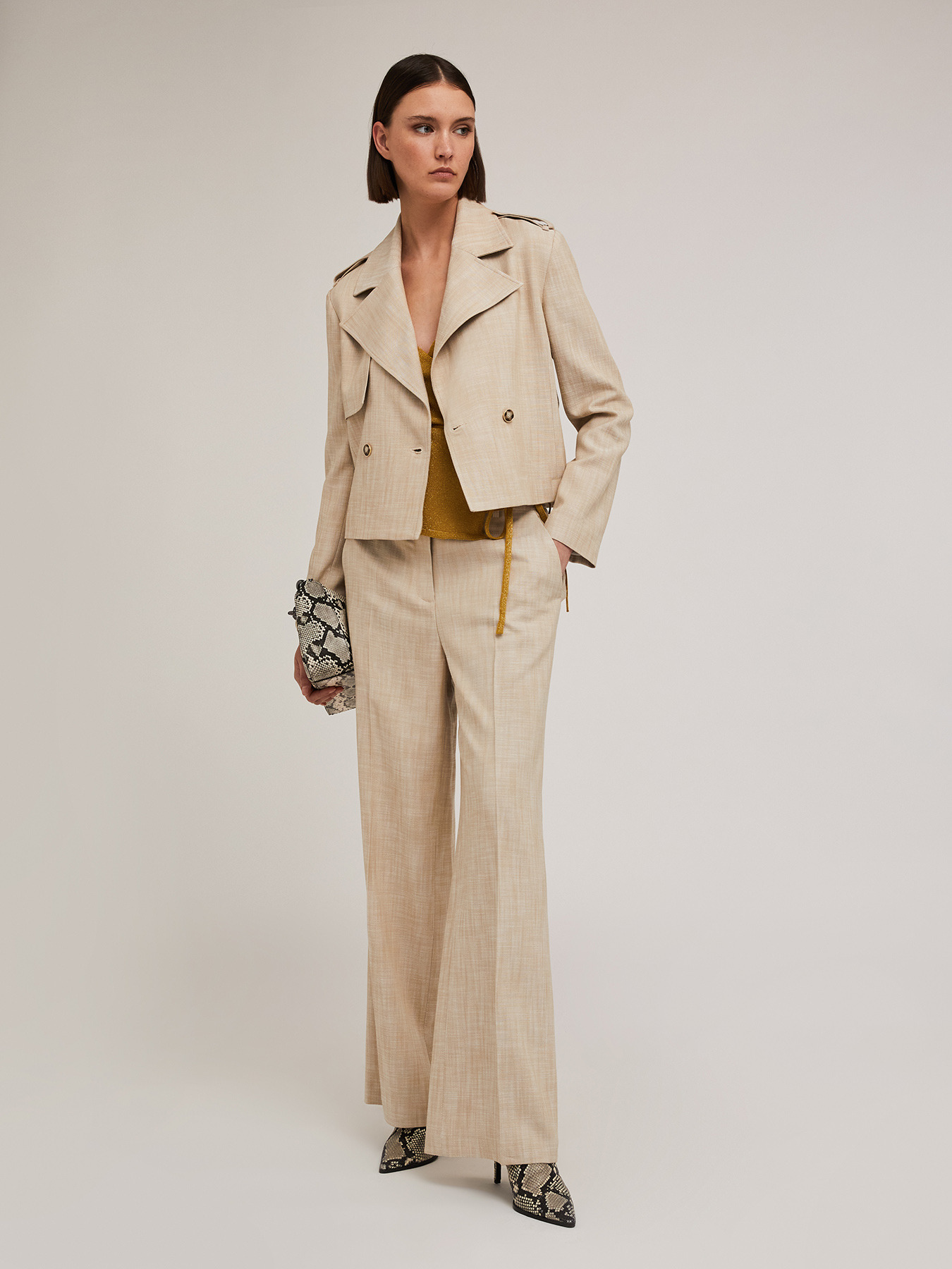 Chaqueta corta de doble botonadura en poliviscosa image number 2