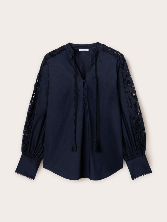 Blusa in popeline con maniche ricamate