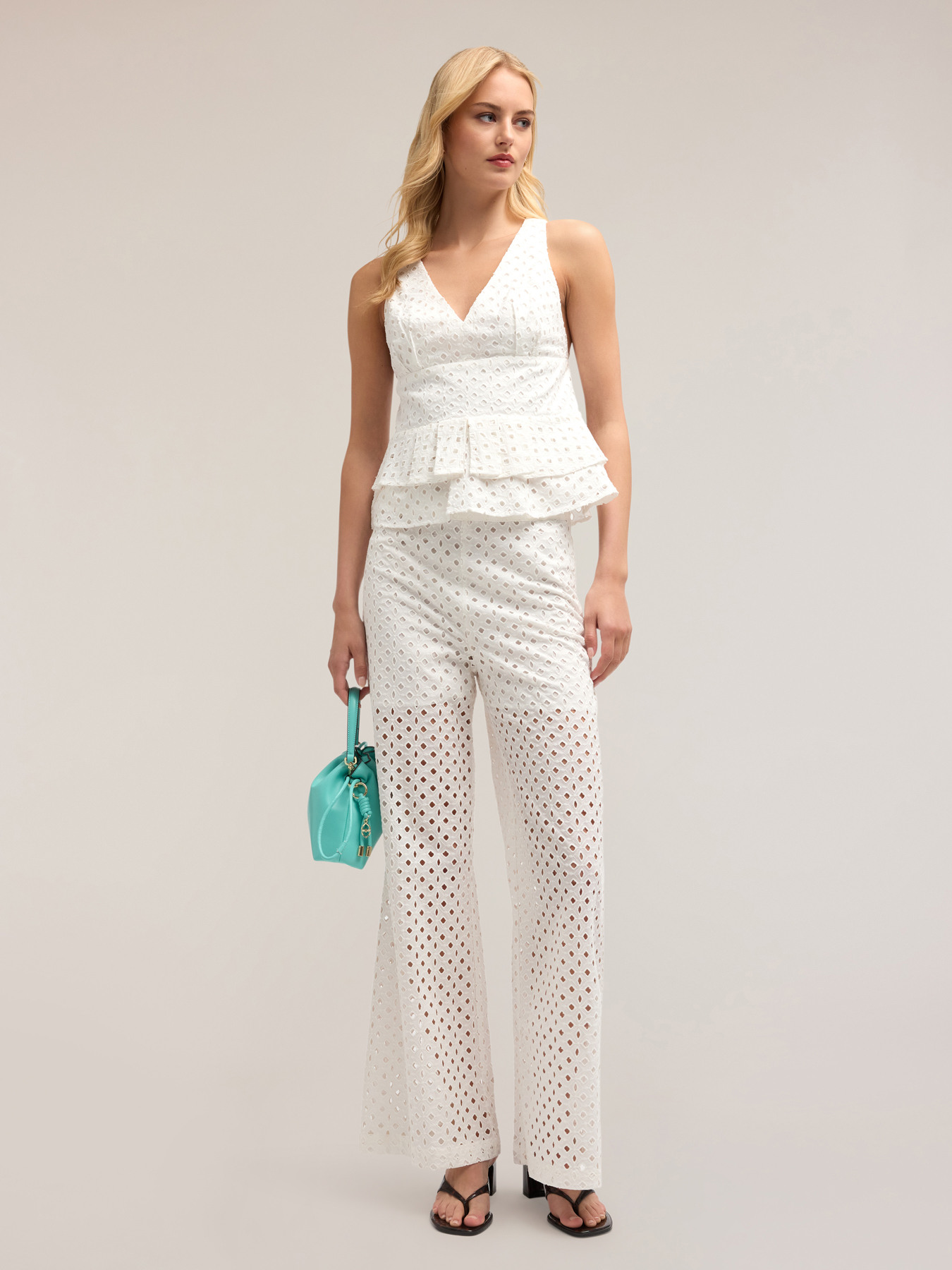 Pantalon large en broderie anglaise image number 0