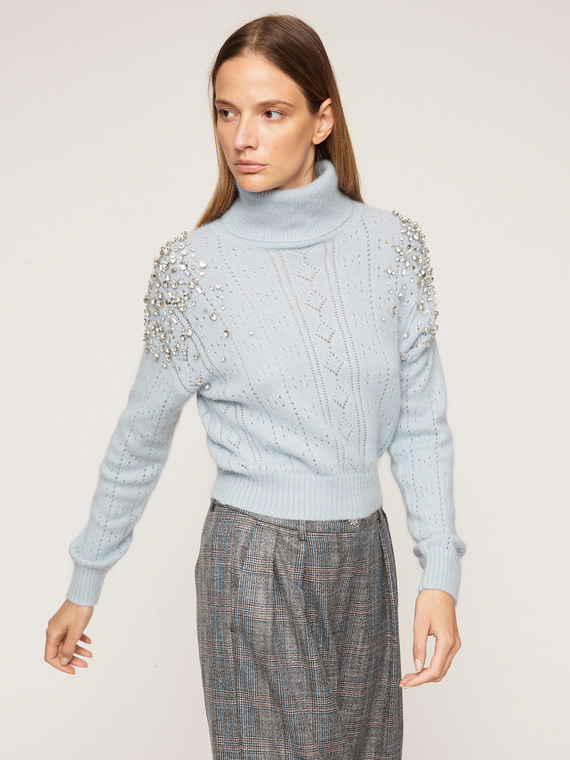 Rollkragenpullover aus Angora-Mischgarn mit Steinchen