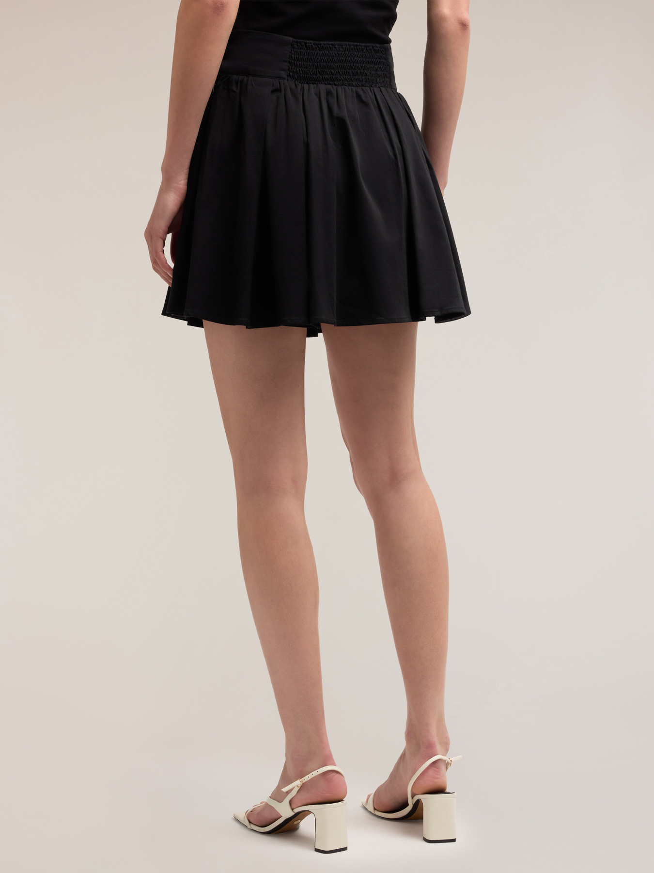 Falda corta acampanada image number 1