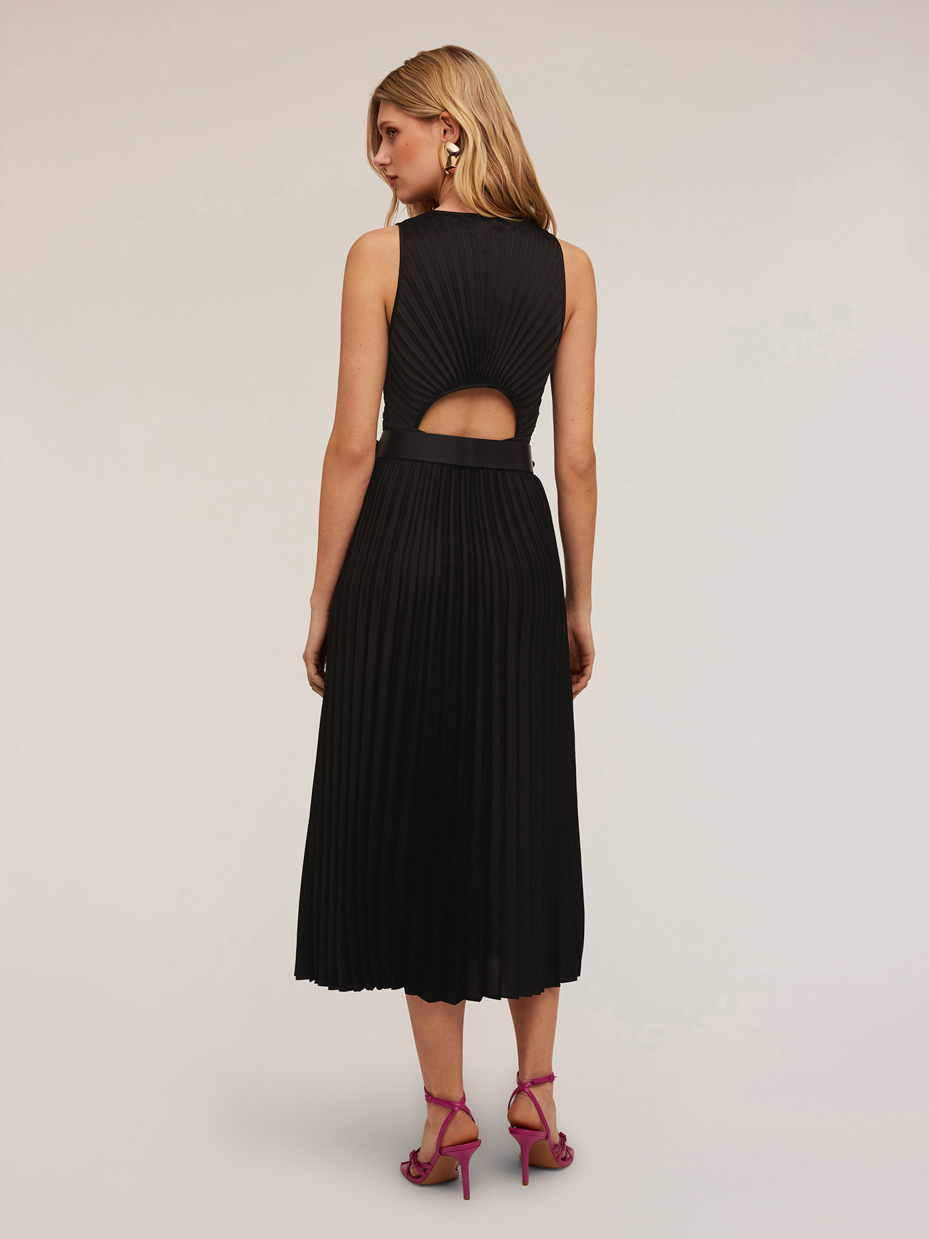 Pleated midi dress with back cut-out image number 1