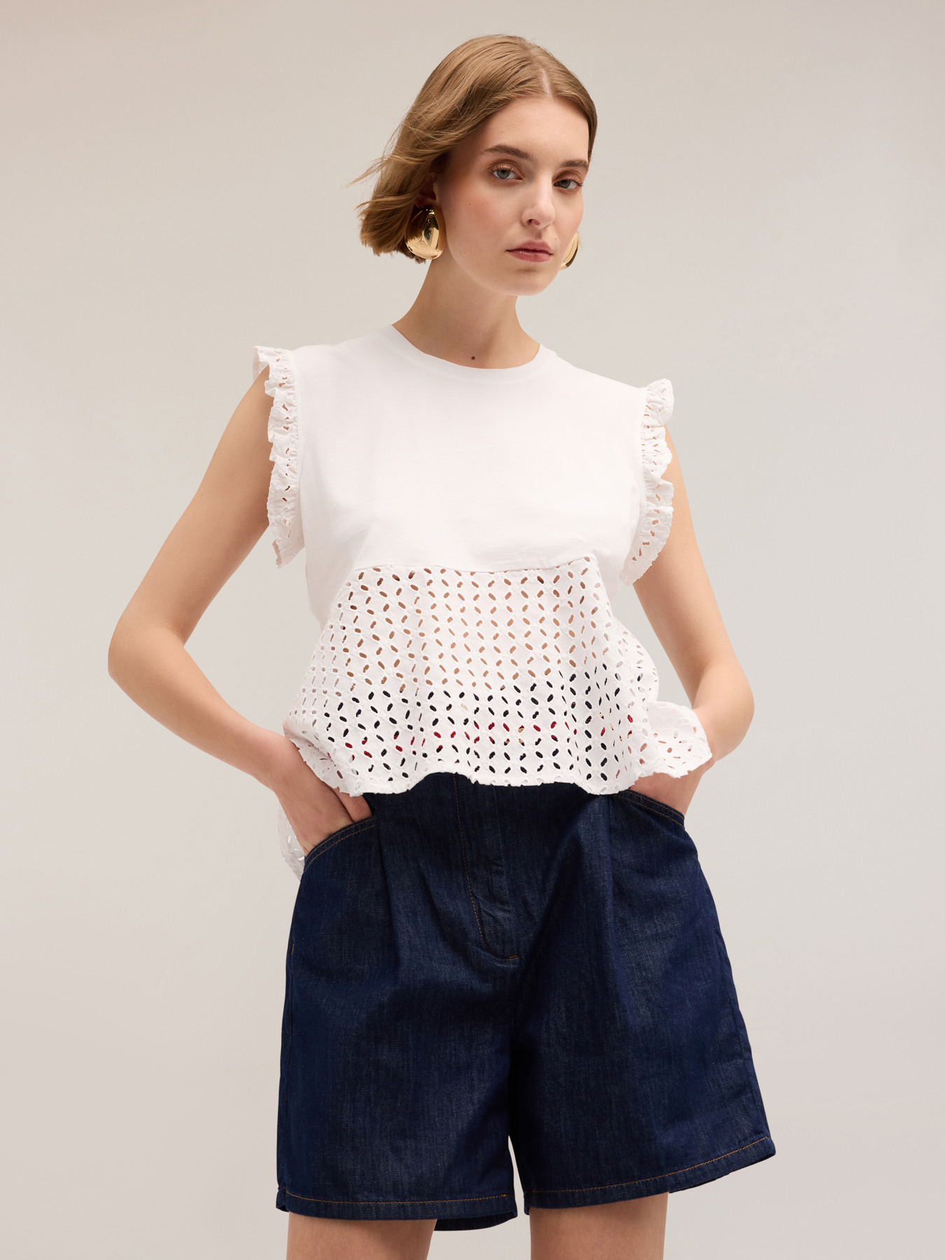 Camiseta sin mangas con inserto de bordado ingl&eacute;s image number 3