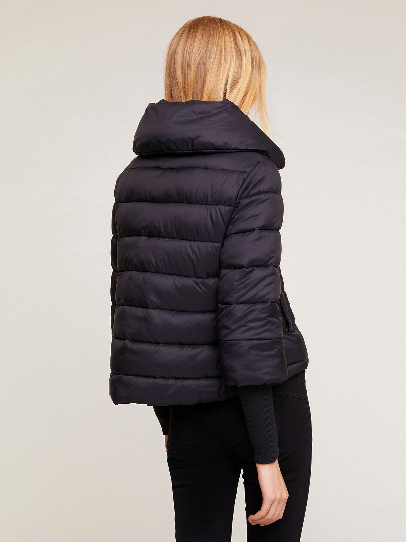 Lightweight short down jacket with knitted cuffs image number 1